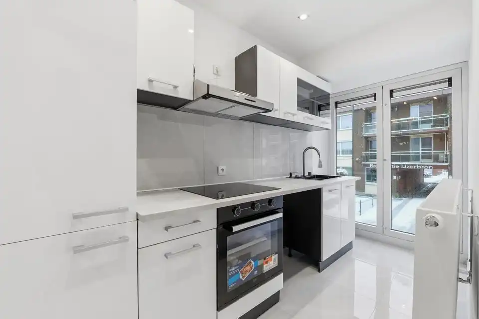 INSTAPKLAAR APPARTEMENT MET 2 SLAAPKAMERS OP TOPLOCATIE - VOLLEDIG GERENOVEERD IN 2025 foto 9