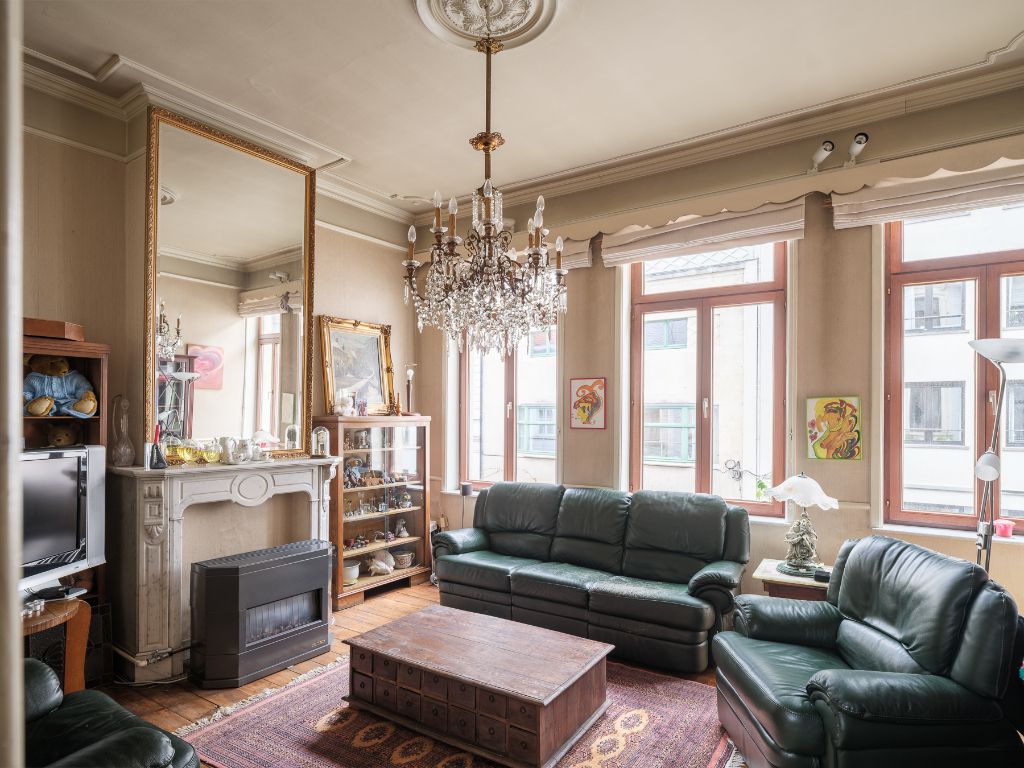 Hoofdfoto van de publicatie: Te renoveren handelshuis (266 m²) met stadstuin. Wonen en werken in het centrum van Gent.