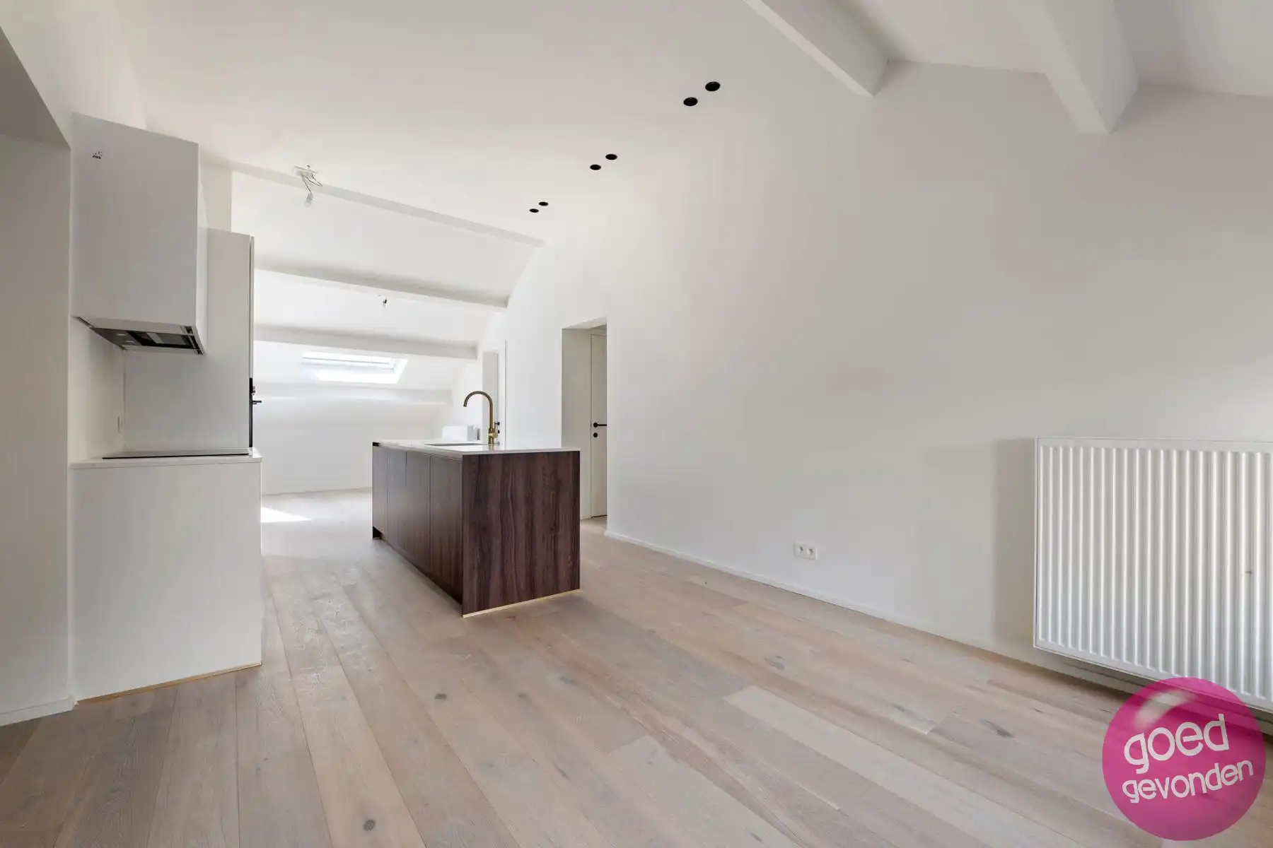 NIEUW APP - 1of2 SLK - TERRAS - KELDER - CENTRUM - GEEN BTW foto 4