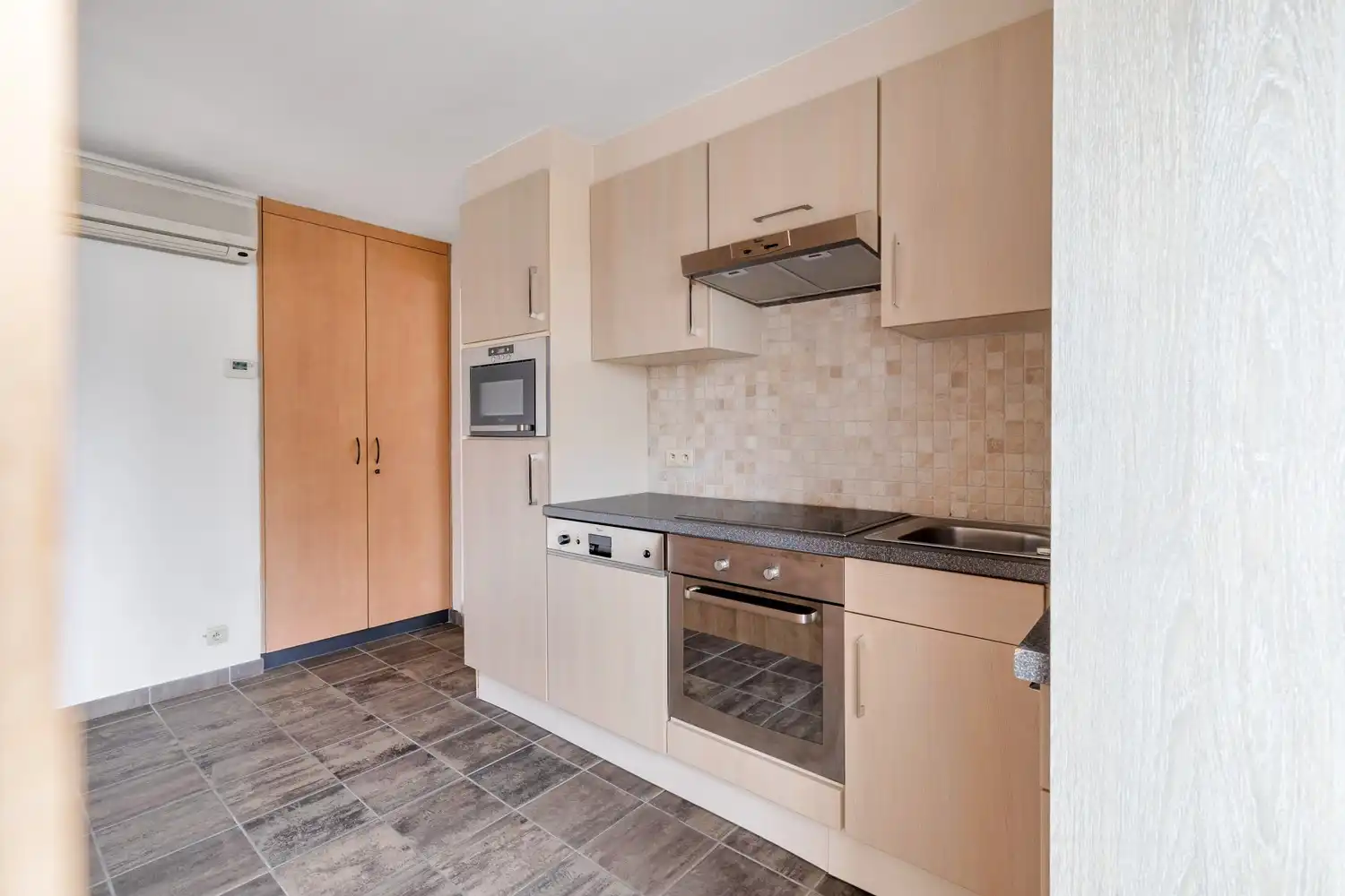 Unieke vastgoedopportuniteit! Ruim bedrijfscomplex met 2 appartementen en exclusief penthouse op 46a 55ca! foto 104
