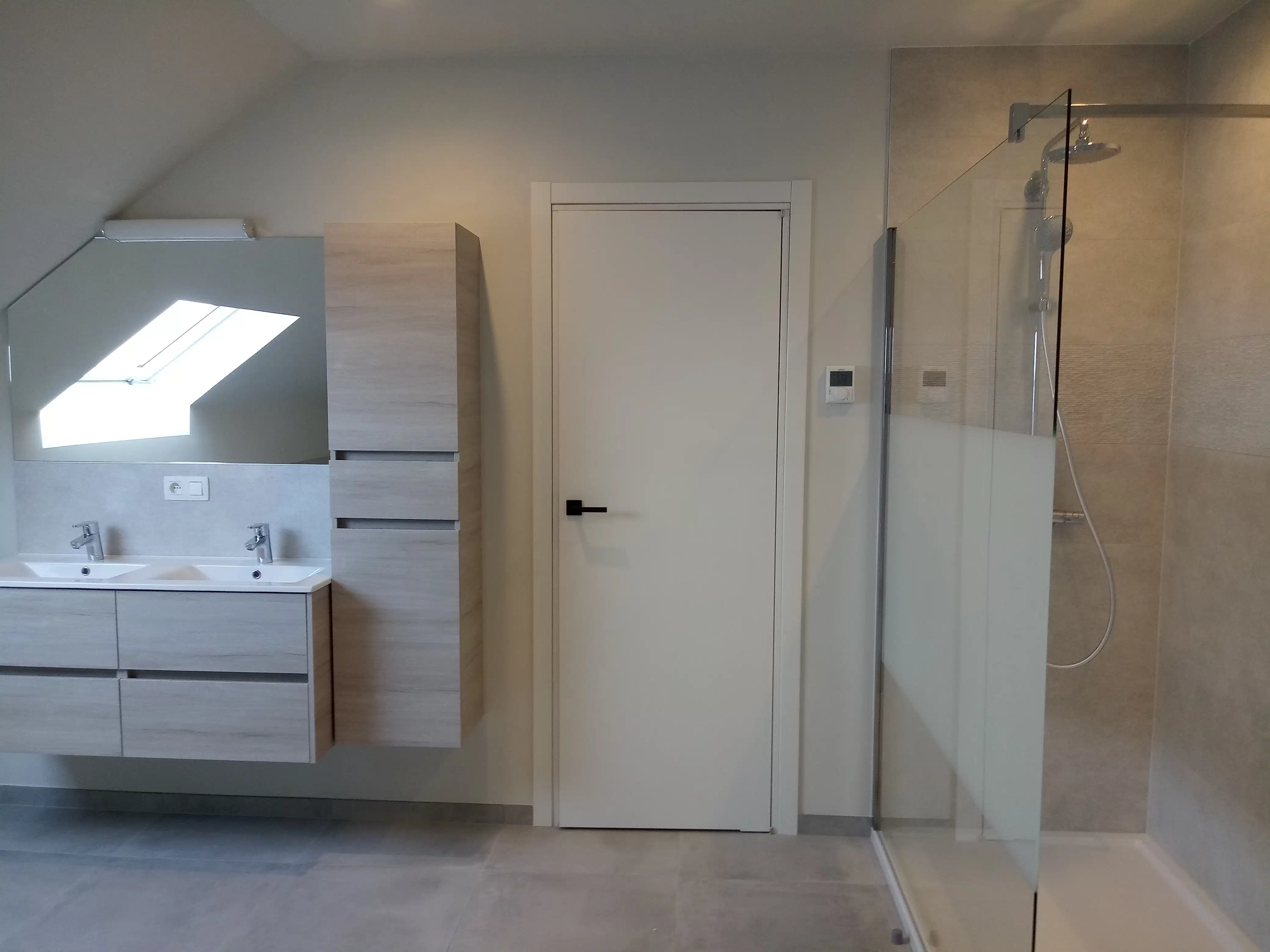 Prachtige nieuwbouwwoning van 195m² met terras v 40m², tuin, zonnepanelen en twee staanplaatsen. Aanrader! foto 11