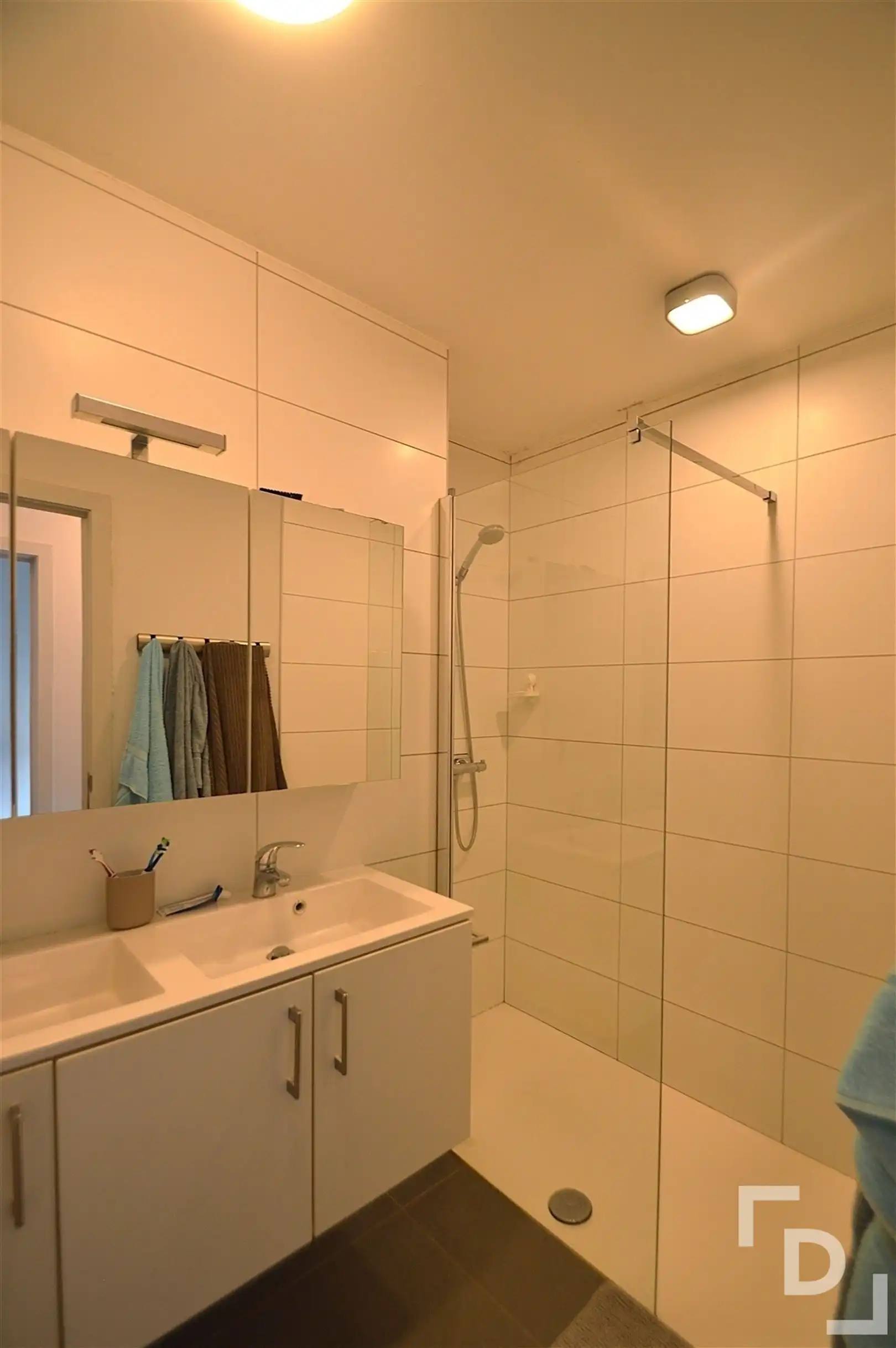 Energiezuinig en ruim appartement in centrum Ieper foto 7