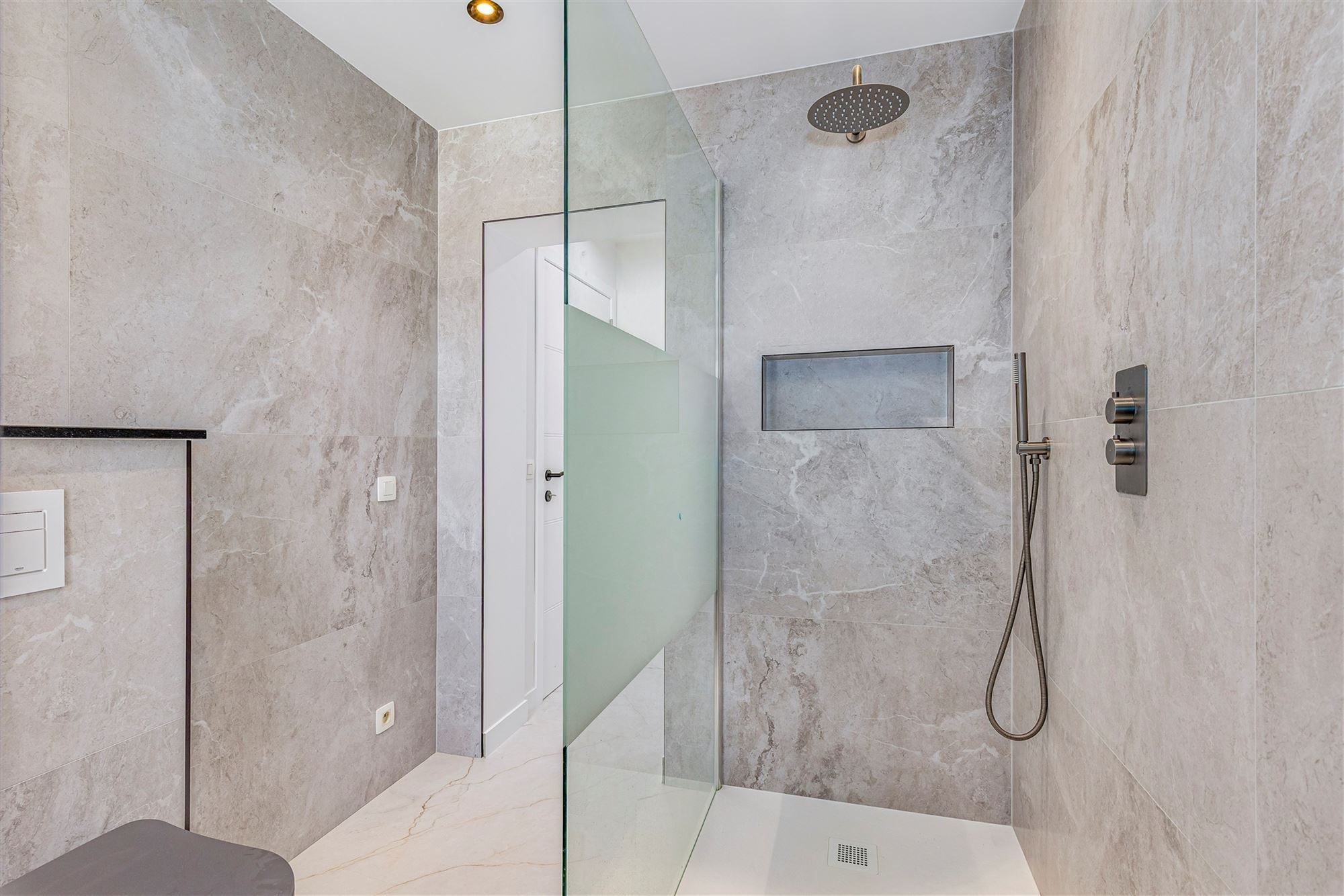 Super-de-luxe gerenoveerd appt met 2-3 slk foto 12