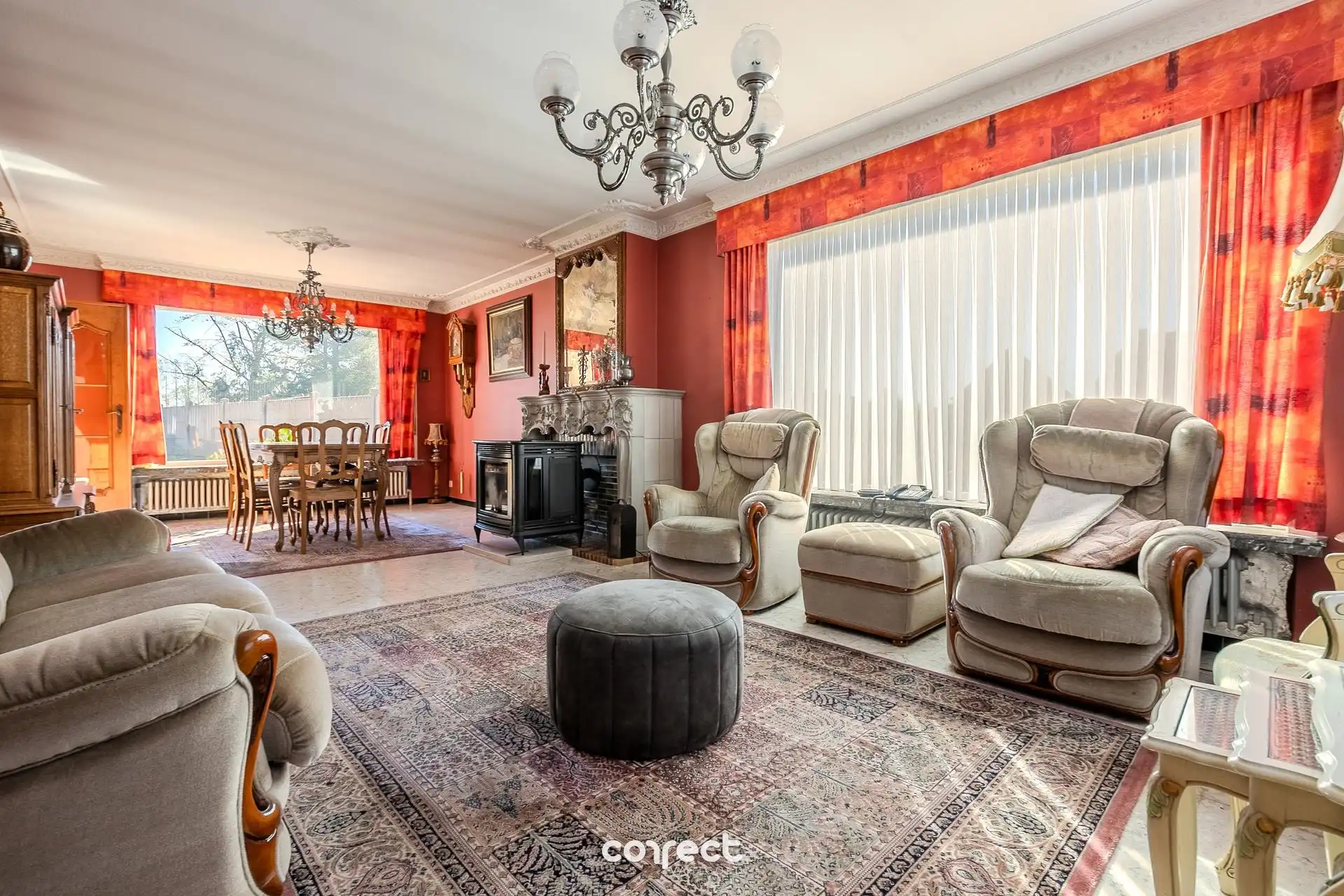 Halfopen bebouwing met 4 slaapkamers, zongerichte tuin, oprit en garage. foto 3