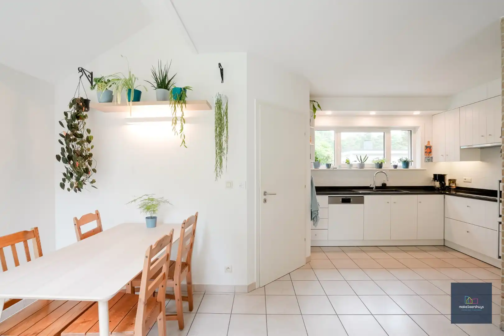 Ruime en  instapklare halfopen bebouwing met tuin  foto 6