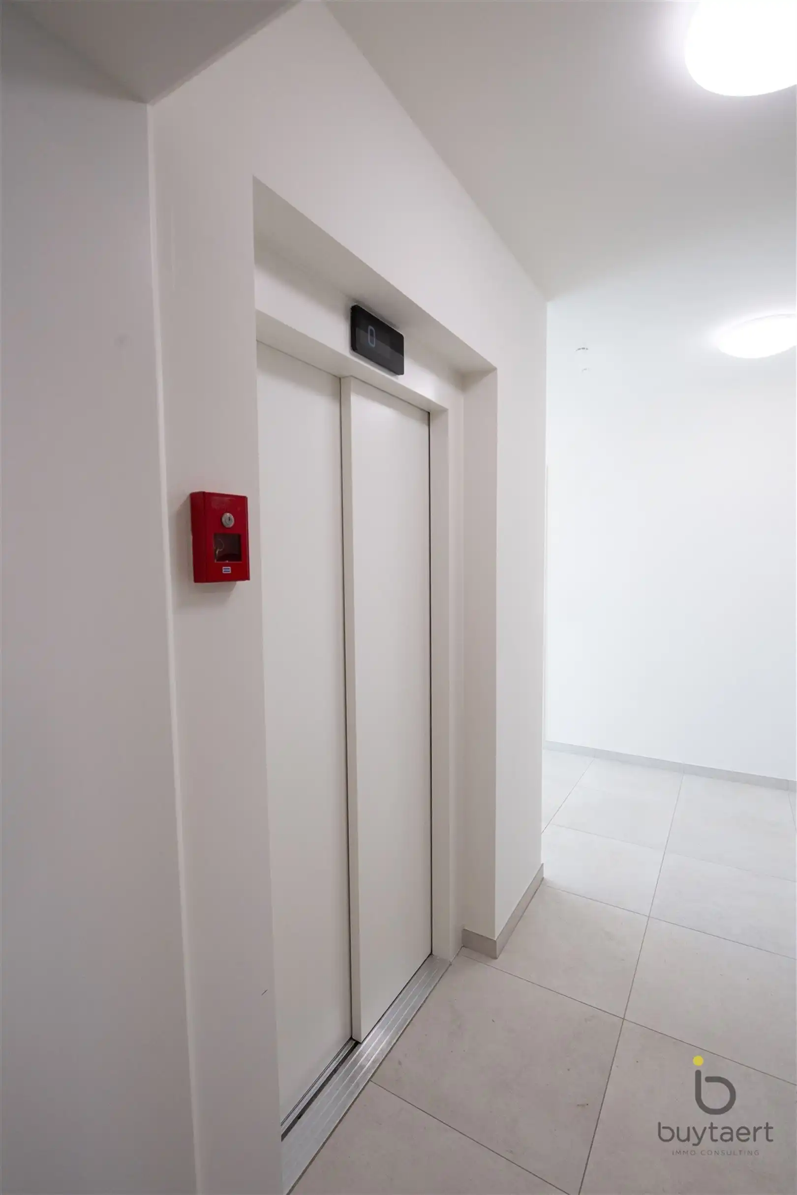 Nieuwbouw gelijkvloers appartement met twee slaapkamers, een tuin en een garage. foto 37