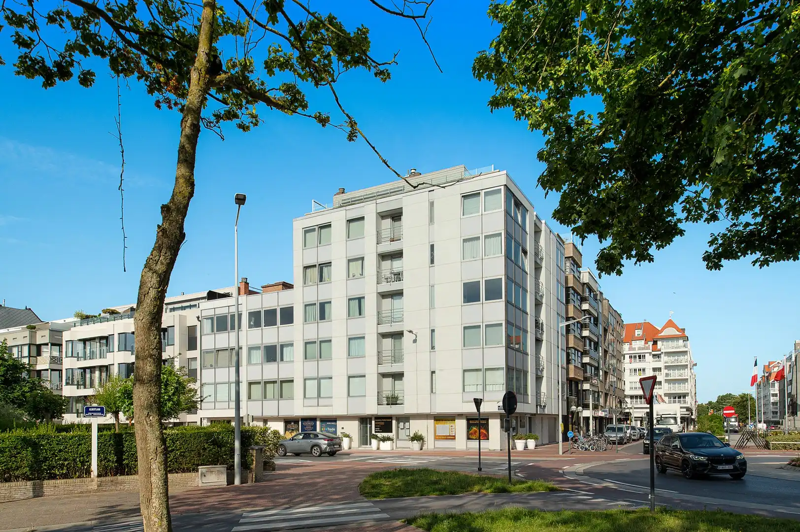 Stijlvol appartement op centrale locatie aan het Burgemeester Frans Desmedtplein. foto 28