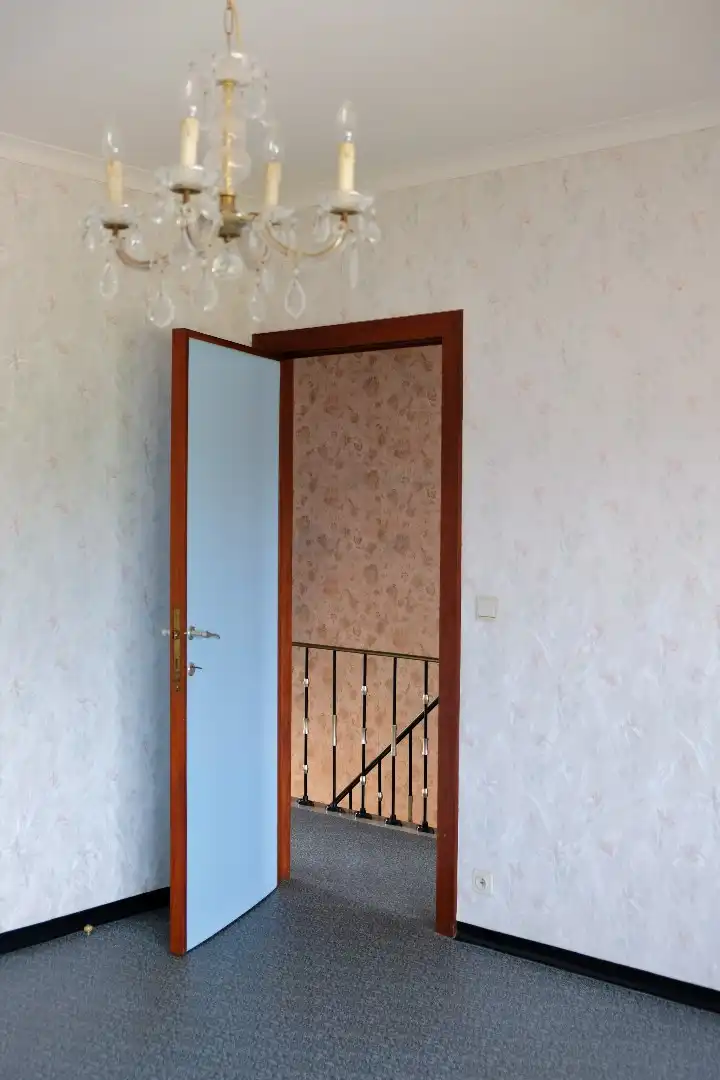 Ruime woning met garage, bijgebouwen en tuin en veel potentieel voor extra slaapkamers foto 11