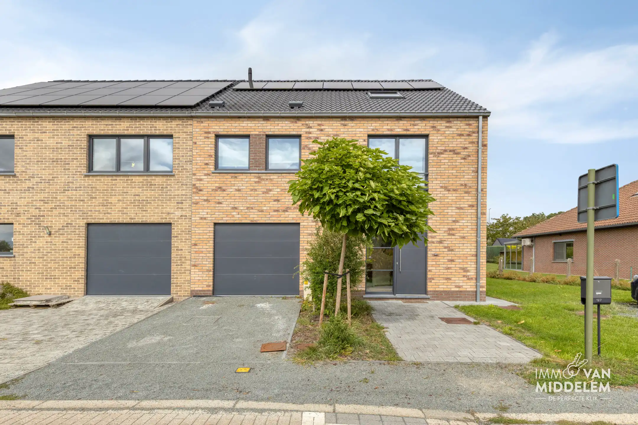 INSTAPKLARE ENERGIEZUINIGE WONING MET 4 SLPK, GARAGE EN TUIN foto 2