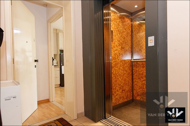Instapklaar 2 slpk-appartement aan de standsrand van Genk foto 3