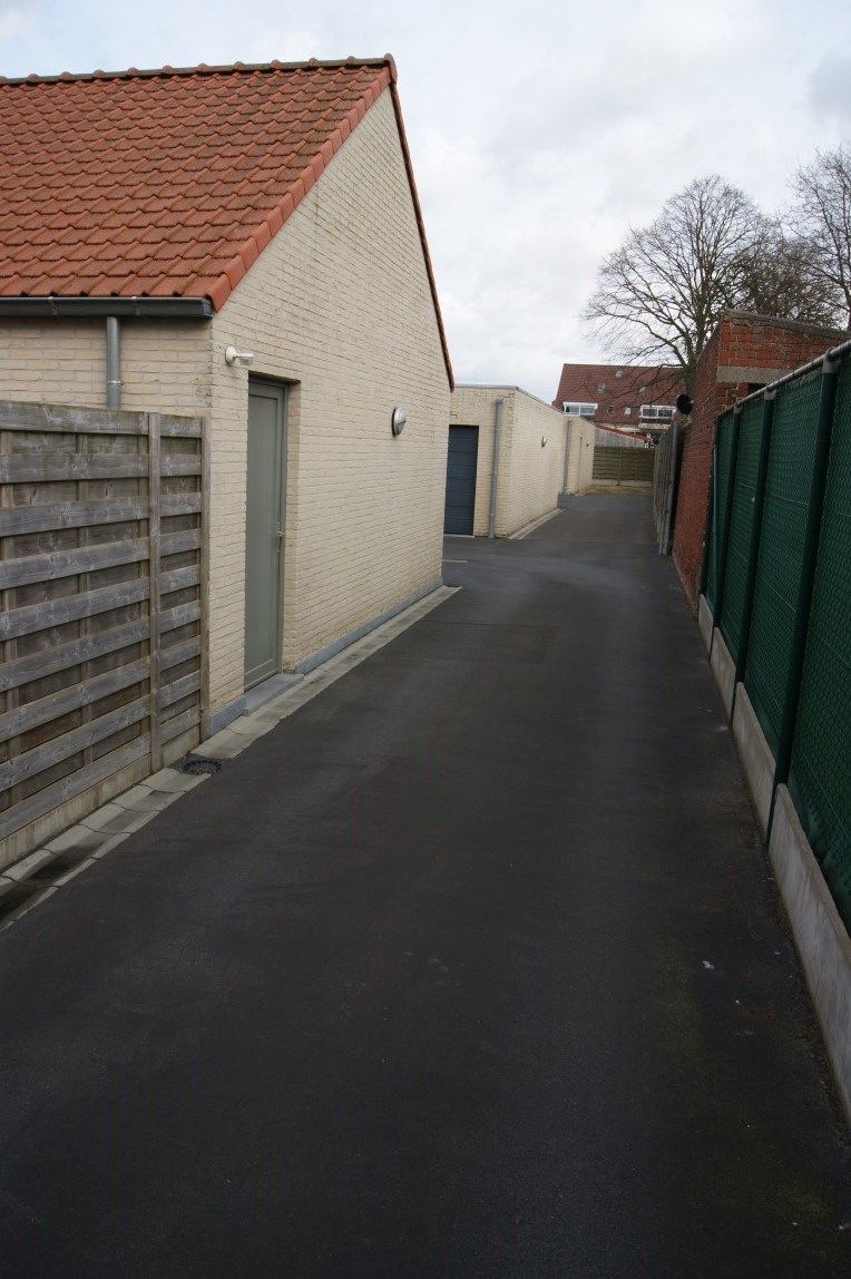 Garage met elektrische poort, gunstig gelegen, Torhout foto 3