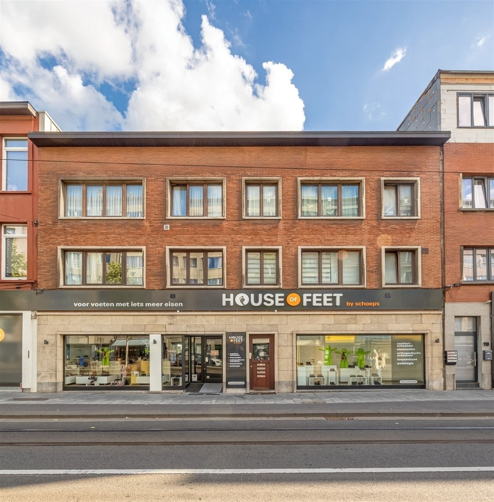 Uitstekend gelegen winkelpand met twee toegangen foto {{pictureIndex}}