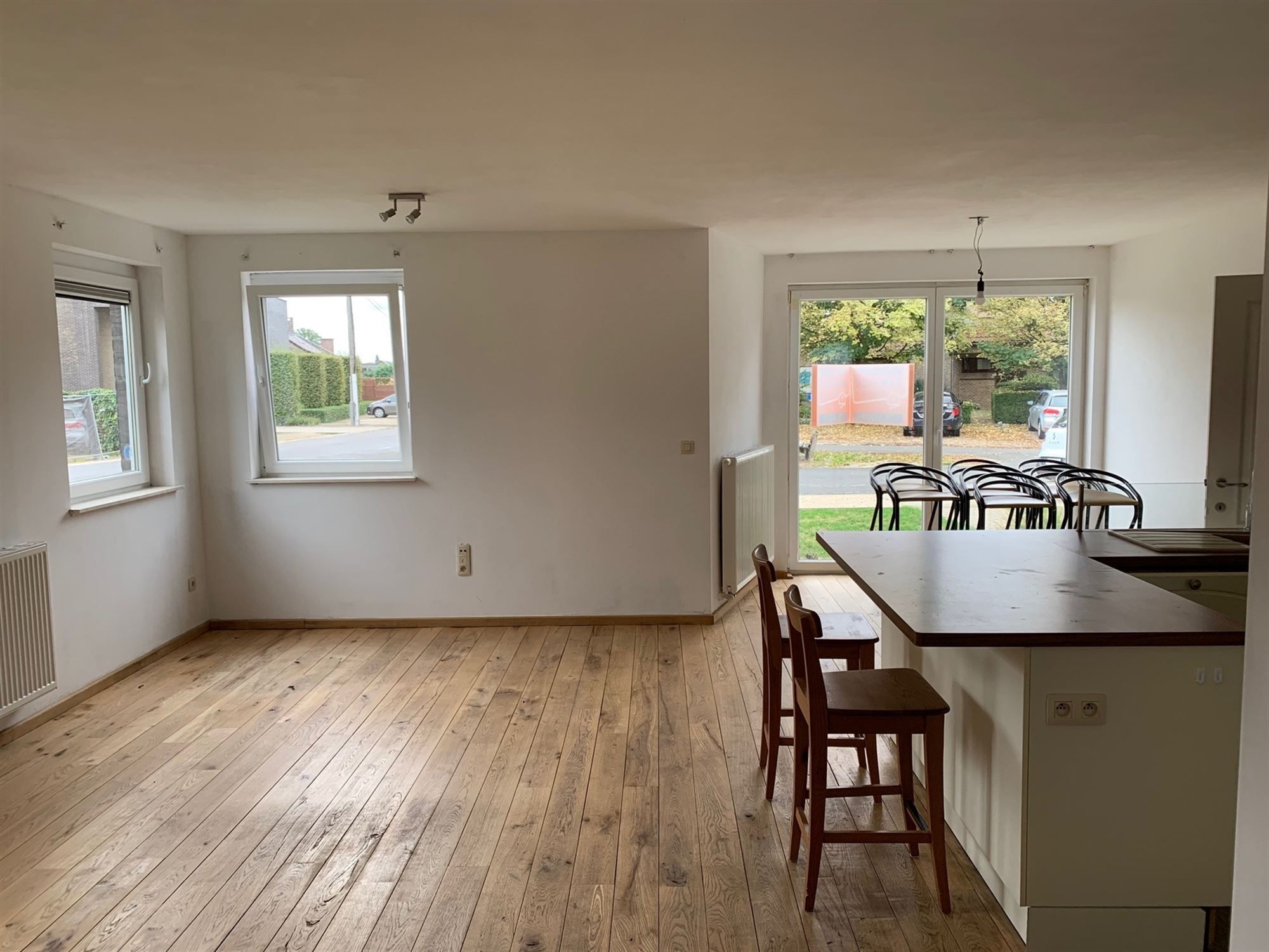 GELIJKVLOERS APPARTEMENT MET 2 SLAAPKAMERS, TERRAS, BERGING EN AUTOSTANDPLAATS TE BERINGEN foto 3