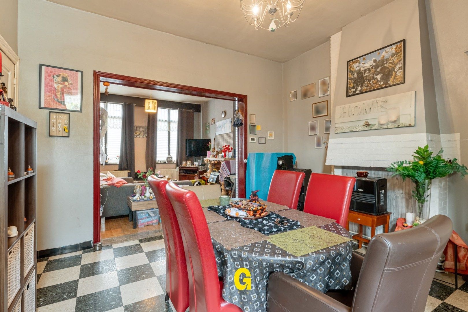 VERKOCHT - Karaktervolle te renoveren herenwoning met tuin en garage op wandelafstand van het centrum foto 6