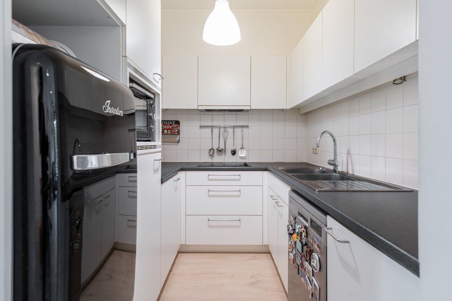 Instapklaar appartement met 2 slaapkamers in een doodlopende straat te Wijnegem! foto 7