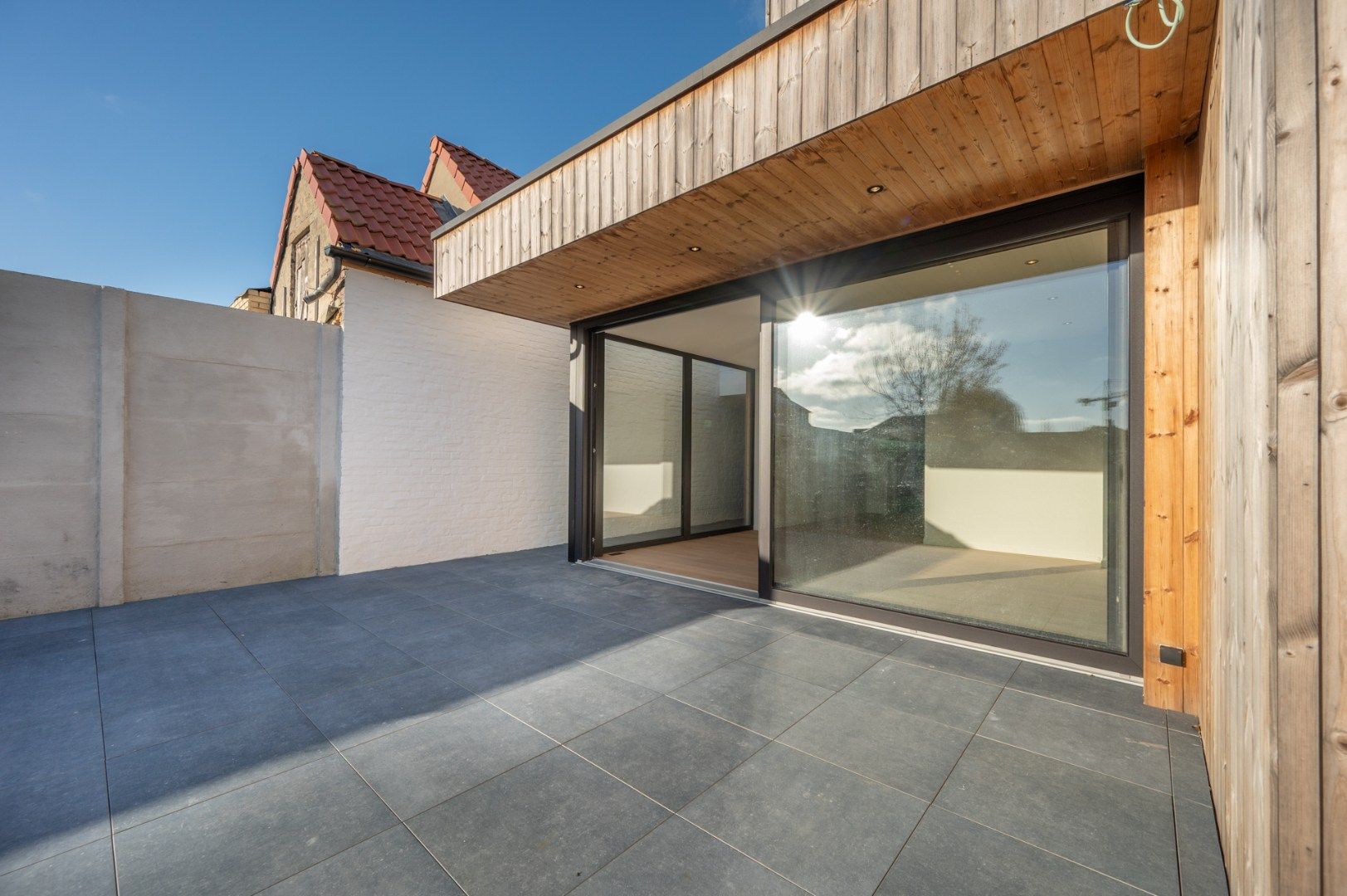 Volledig gerenoveerde en energiezuinige woning met prachtige diepe tuin foto 8