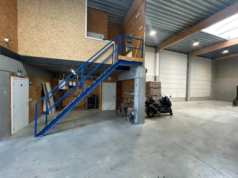 Instapklare KMO-unit met kantoren (±355 m²) op topligging foto 6