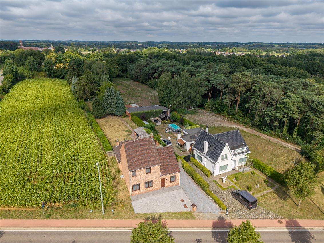 Hoofdfoto van de publicatie: Vrijstaande woning met 3slk op 22a40ca op strategische ligging