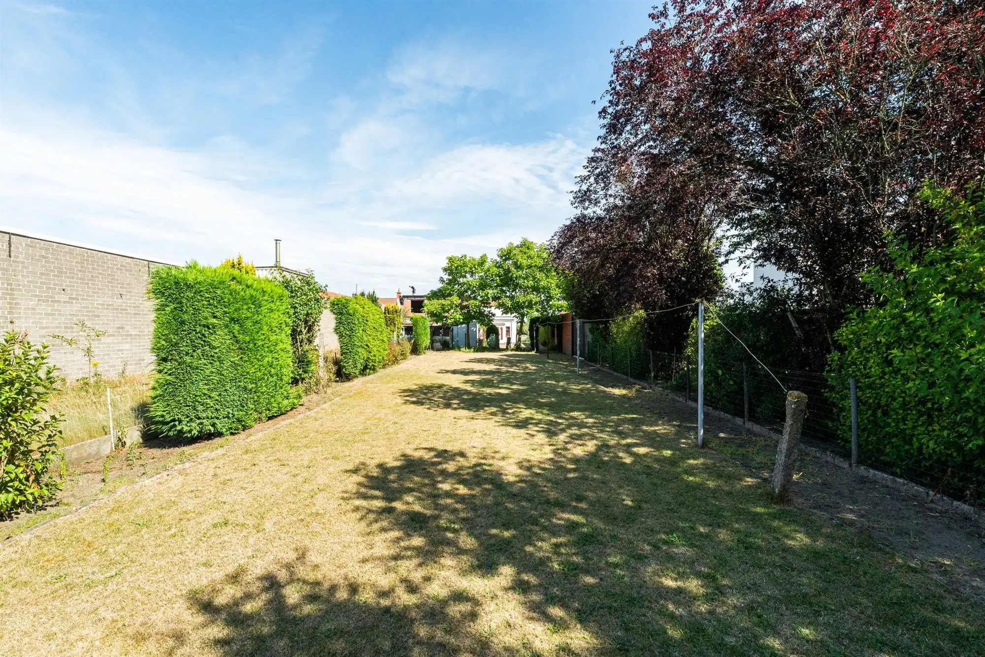 Woning met verrassend grote tuin, te renoveren foto 2