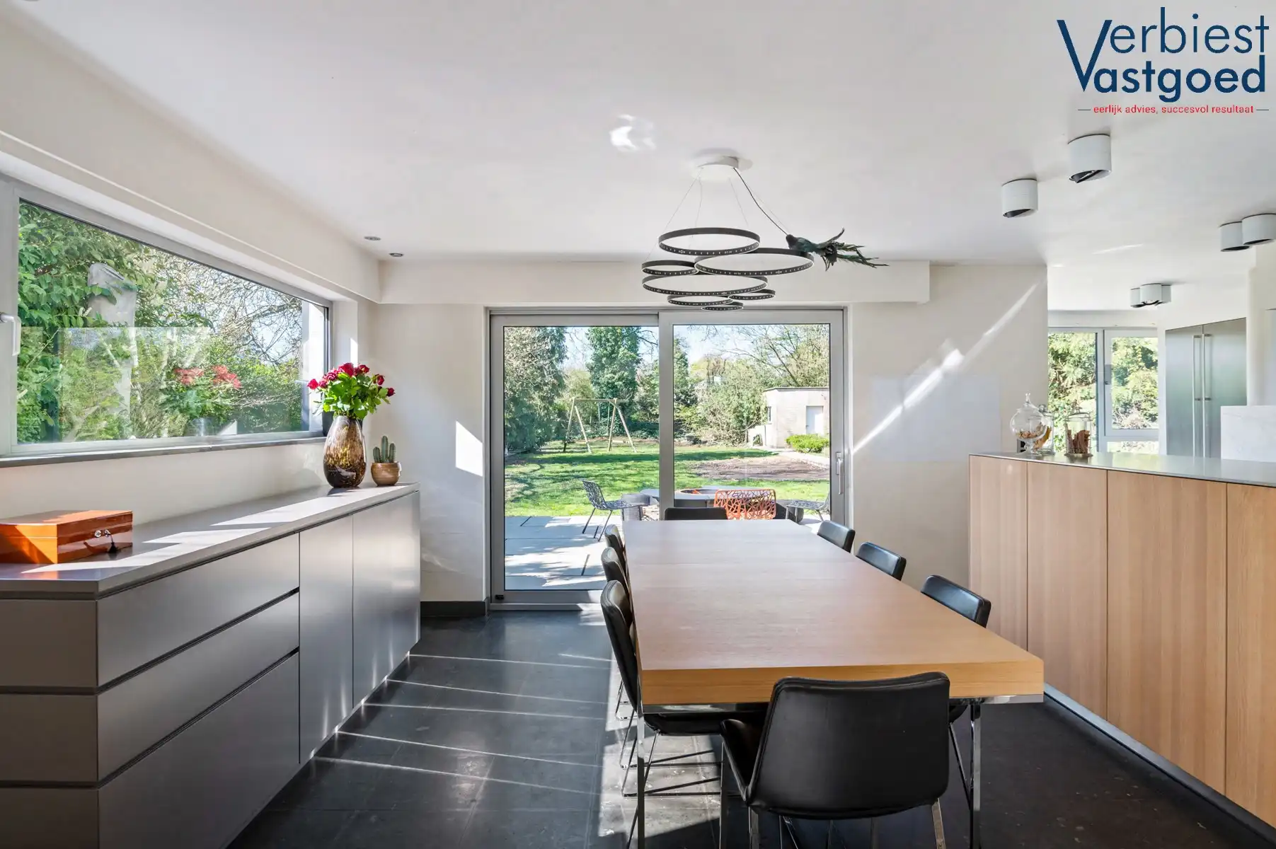 Exclusieve en lichtrijke villa met tuin op toplocatie foto 12