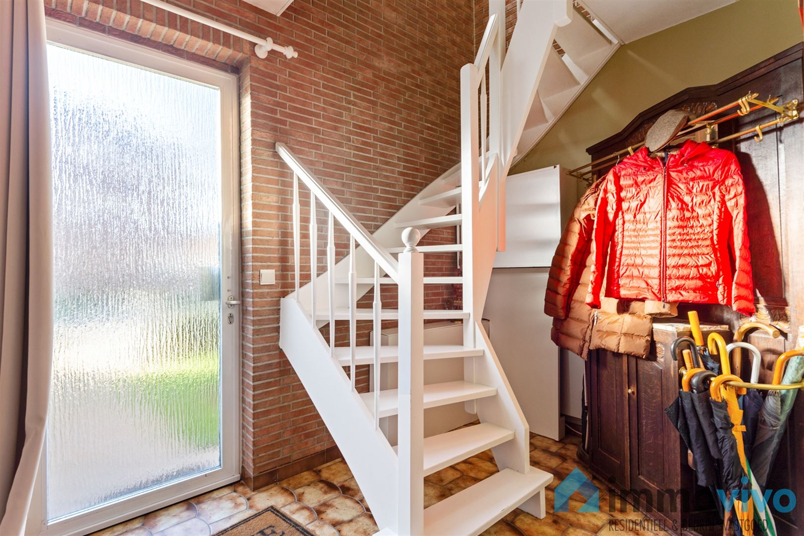 Ruime half-open bebouwing met 6 slpk's, tuin en 2 garageboxen foto 12