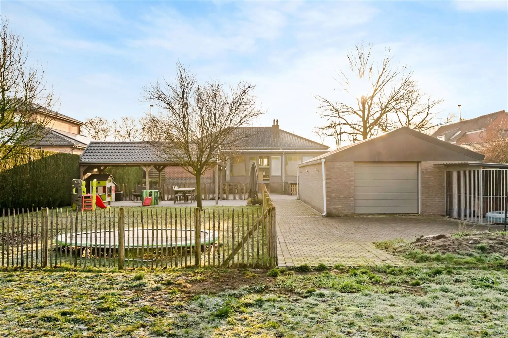 INSTAPKLARE GELIJKVLOERSE WONING MET RUIME GARAGE OP 2191M2 foto 28