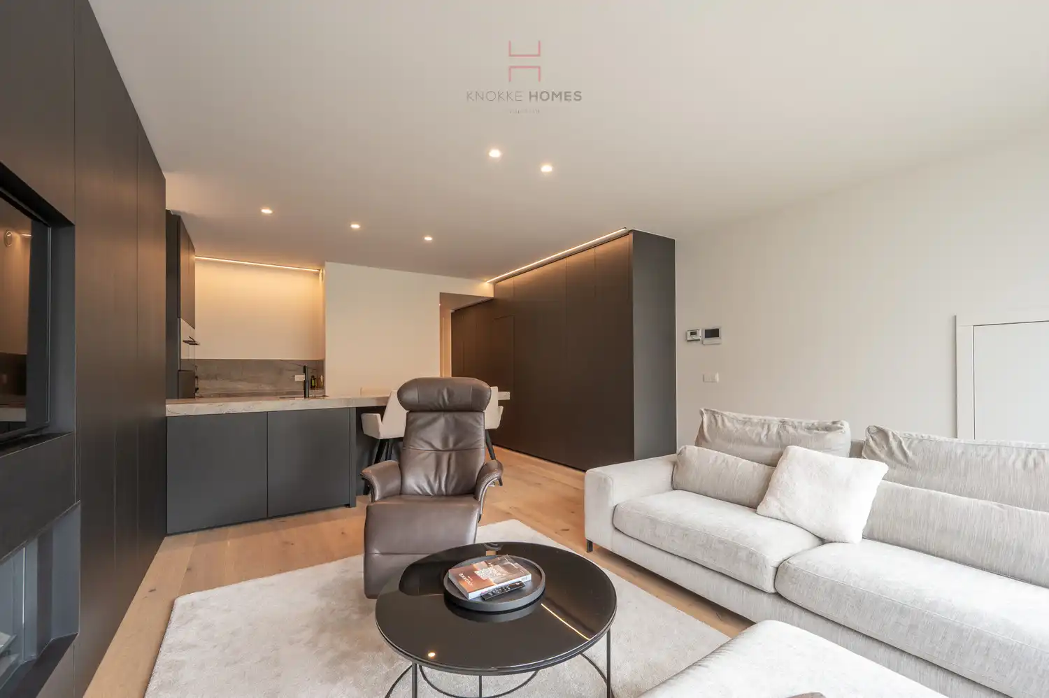 Stijlvol en instapklaar appartement  op toplocatie, dichtbij van strand te Duinbergen. foto 8