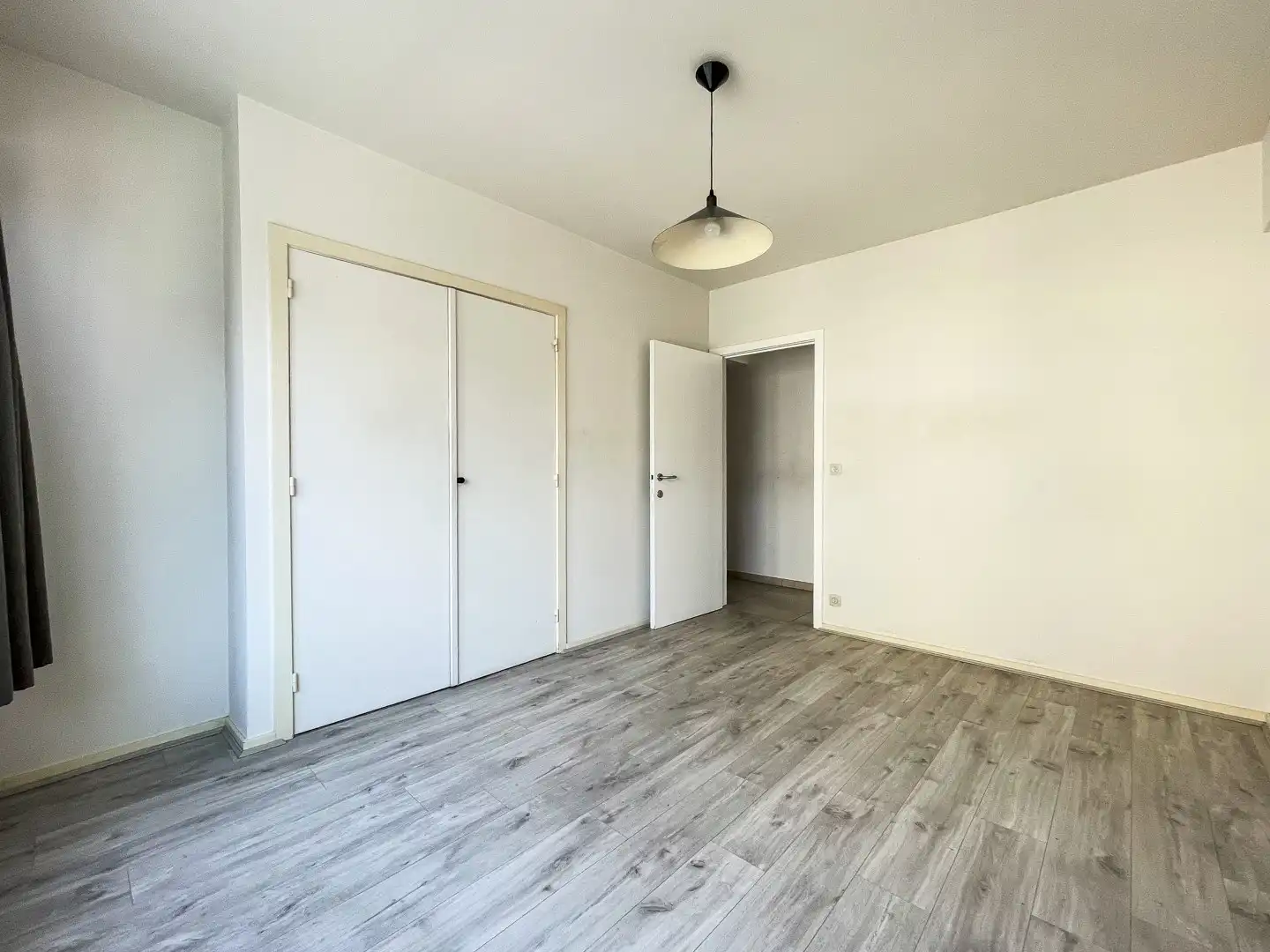 Recent gerenoveerd, lichtvol hoekappartement. Riant zicht op Lippenslaan en Kopsdreef. Mogelijkheid tot aankoop garage op gelijkvloers.  foto 9