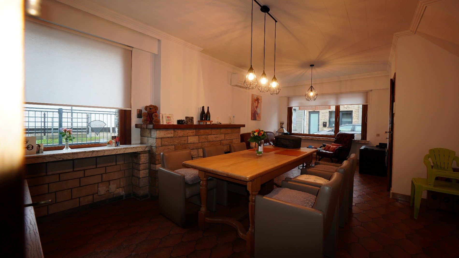 Halfopen bebouwing met veranda, garage en tuin te Lokeren foto 2