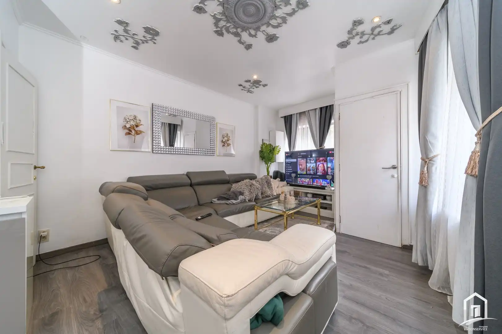 Centraal gelegen, licht op te frissen hoekwoning foto 5