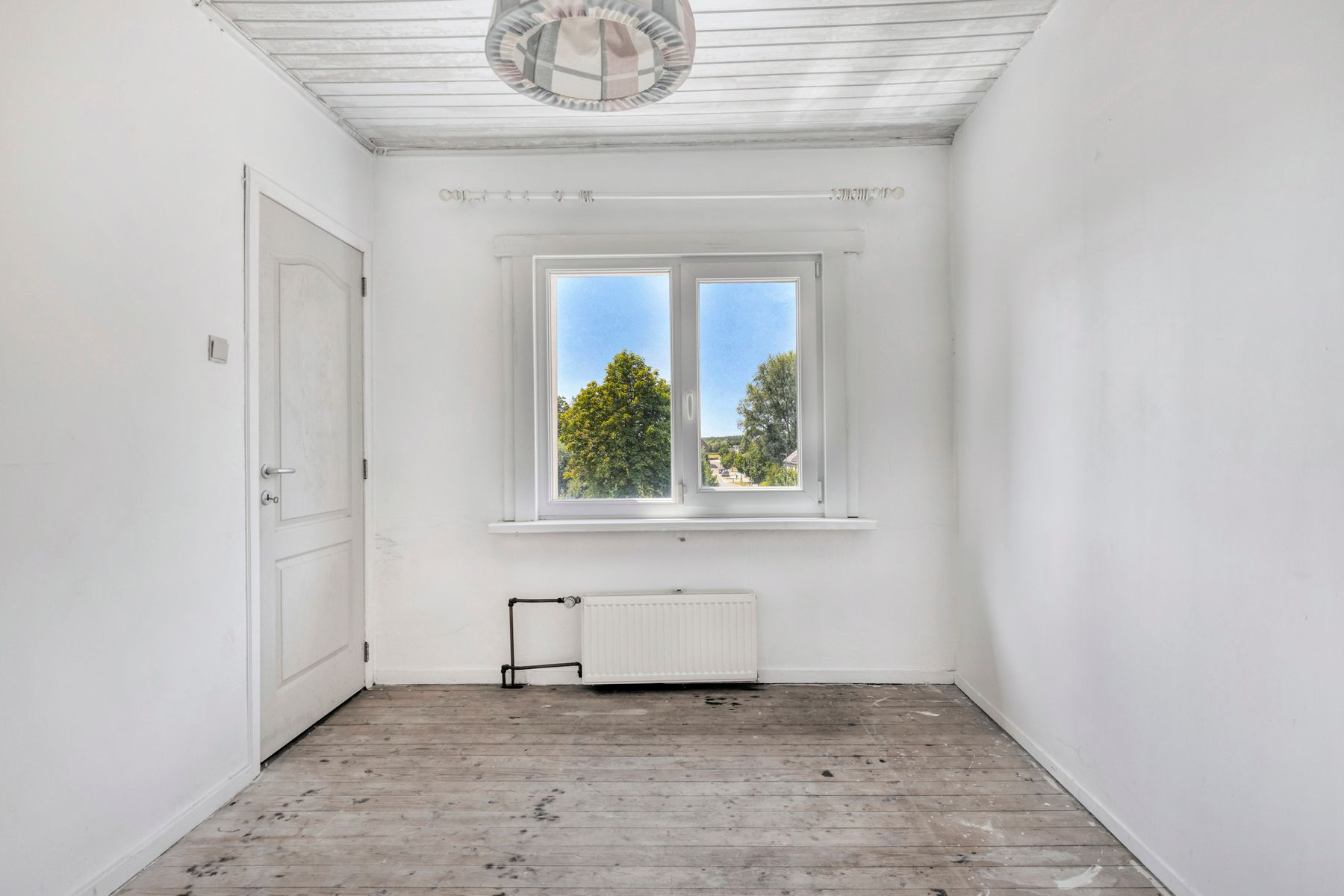 Te renoveren woning met ruime tuin. foto 12