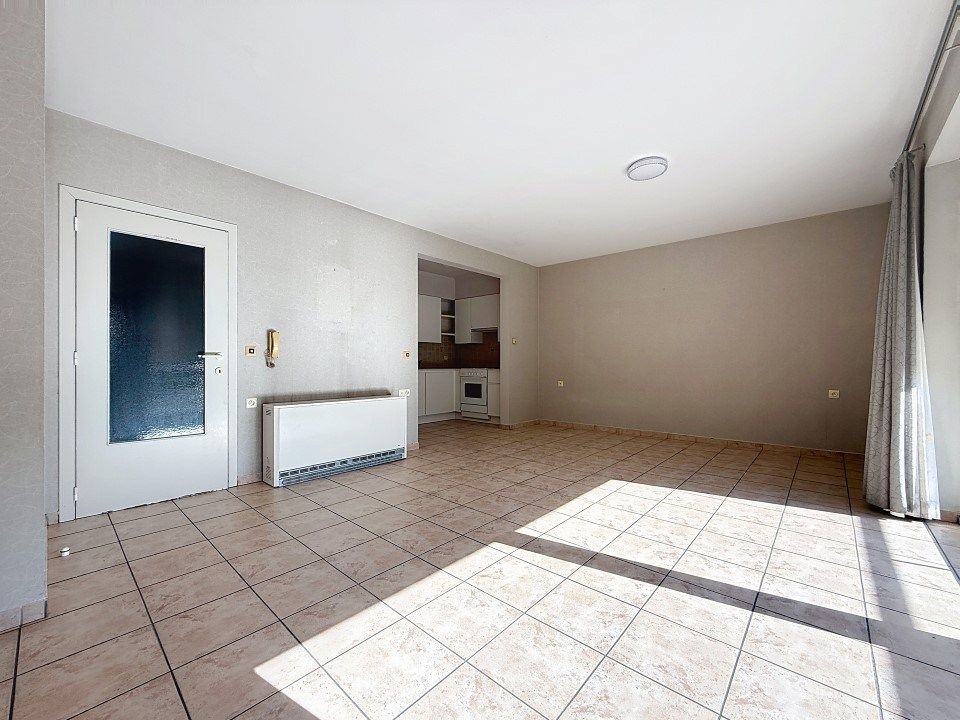 Centraal gelegen appartement met garage én extra staanplaats in centrum Staden foto {{pictureIndex}}