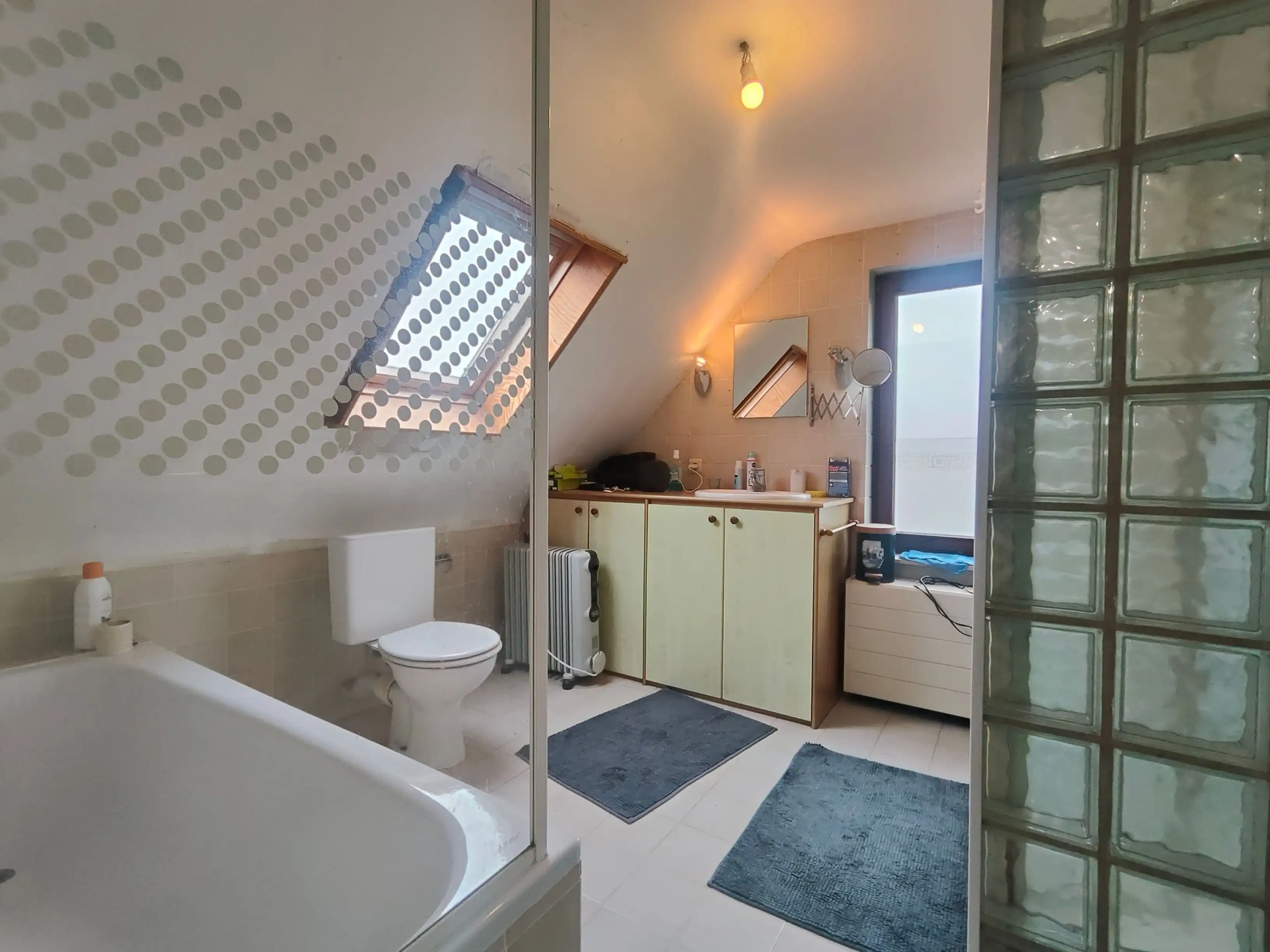 Degelijke villa (ca 654m²) te Jabbeke op de grens met Roksem/Oudenburg ! foto 15