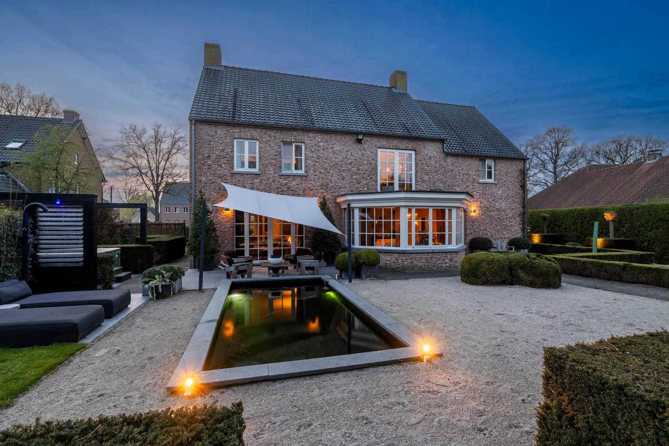 Luxe  villa met een oppervlakte van 475m²  op 1.383m² grond. foto 32