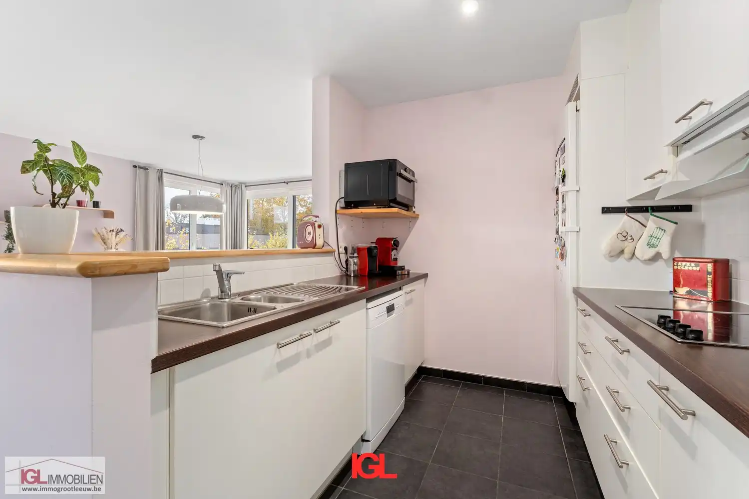 Ruim duplexappartement met 5 slaapkamers, een zonnig terras & 2 staanplaatsen foto 3