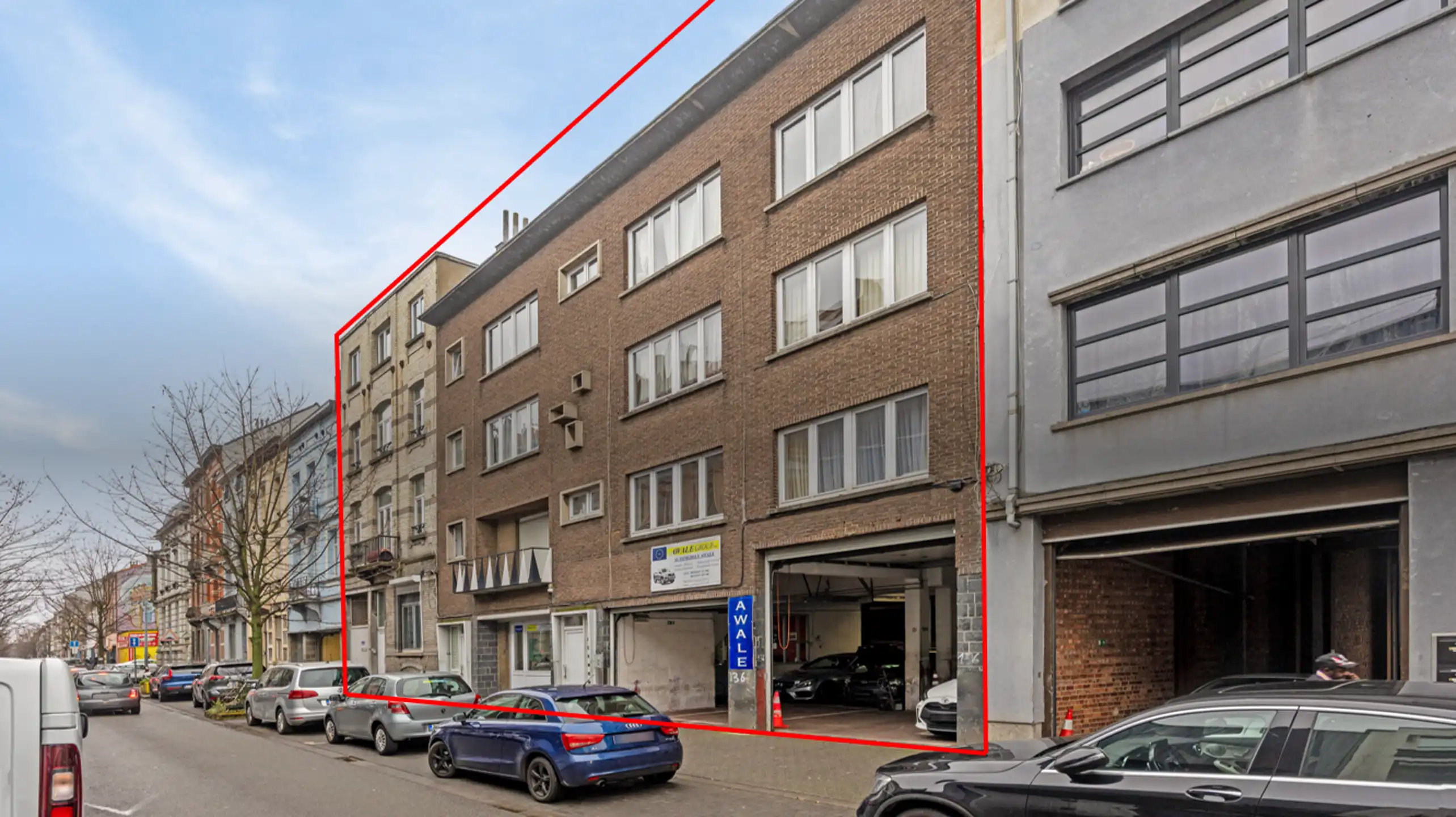 Te renoveren opbrengtsgebouwen met 12 units en handelsruimte foto {{pictureIndex}}