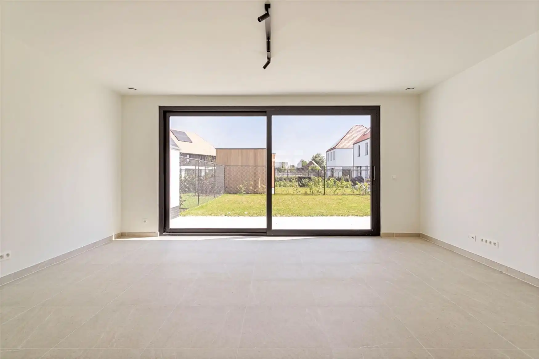 Zeer recente woning op gunstige locatie foto 5