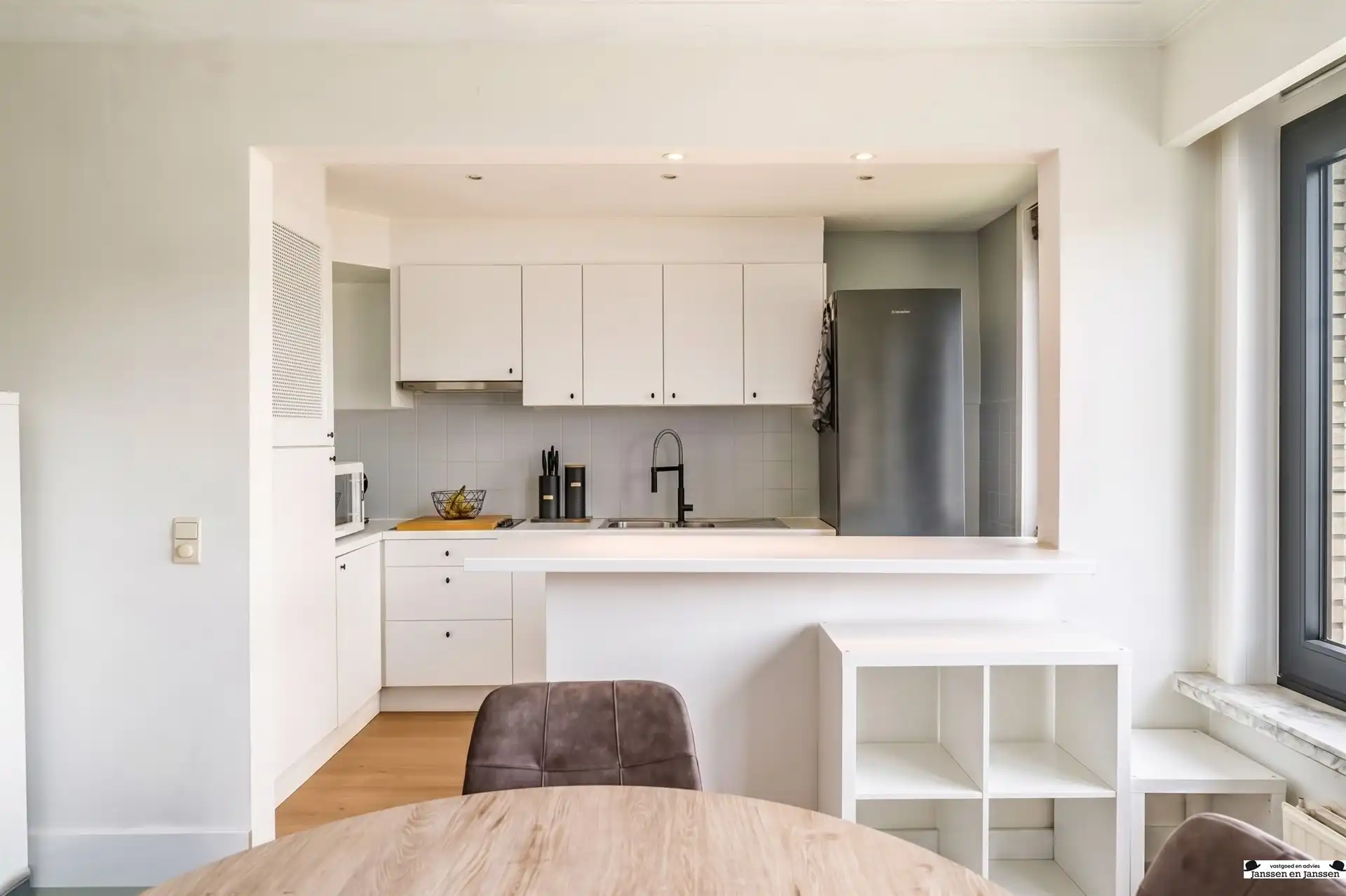 Instapklaar 2-slaapkamer appartement met terras foto 4