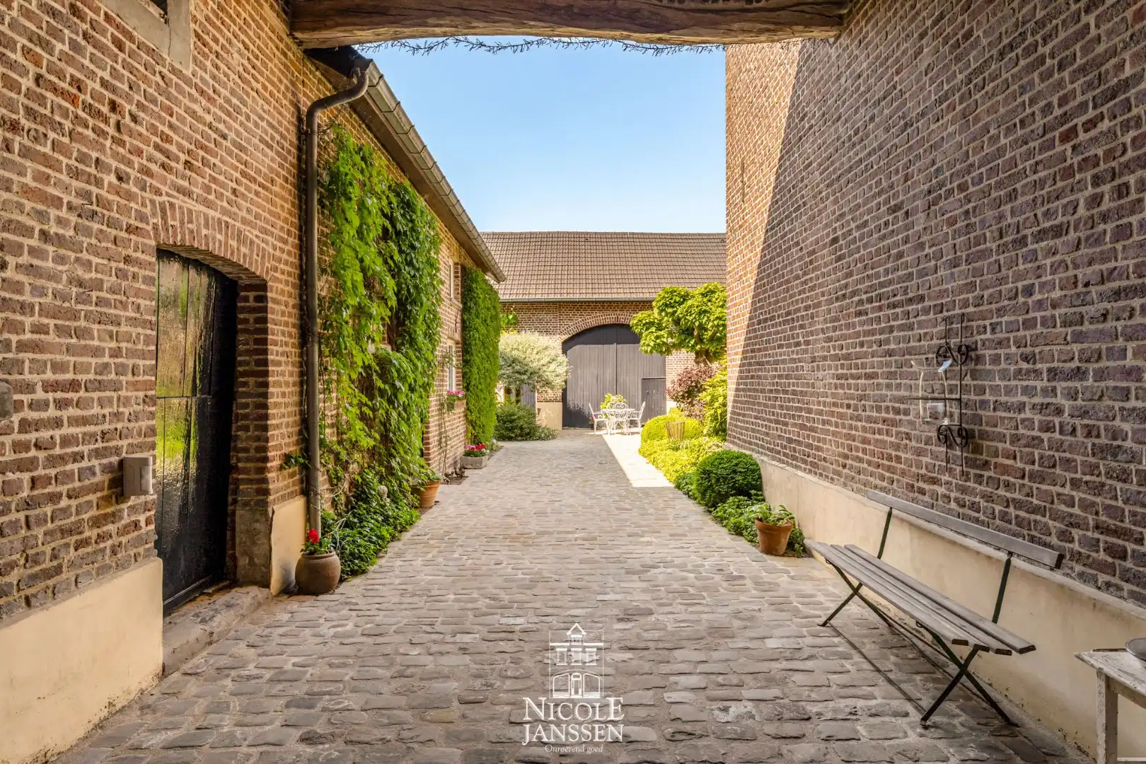 Gerenoveerde vierkantshoeve foto 18