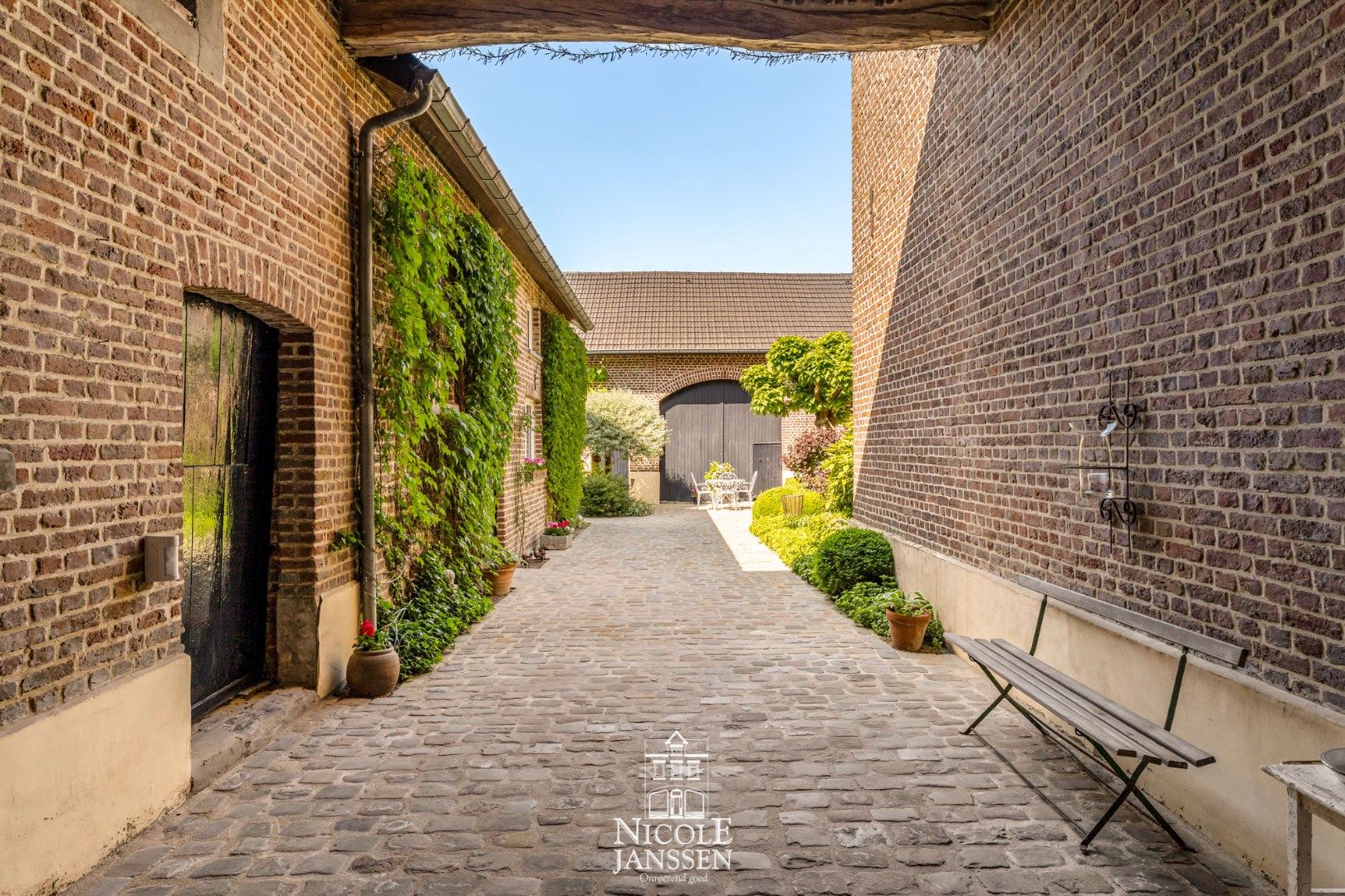 Gerenoveerde vierkantshoeve foto 18