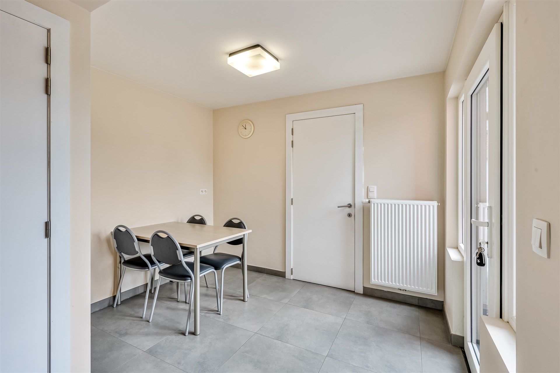 Charmante woning met 3 slaapkamers en leuke tuin. foto 12