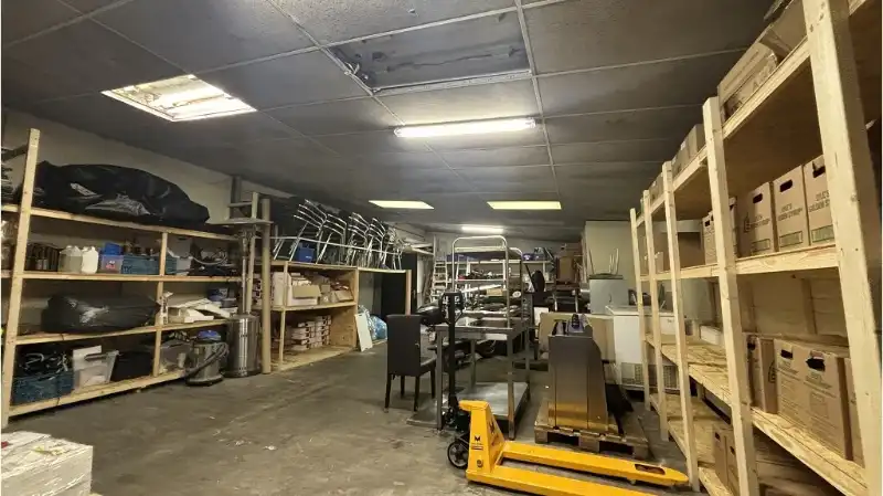 Opbrengsteigendom met Handel, Woonst en Magazijn te koop in Brugge foto 18