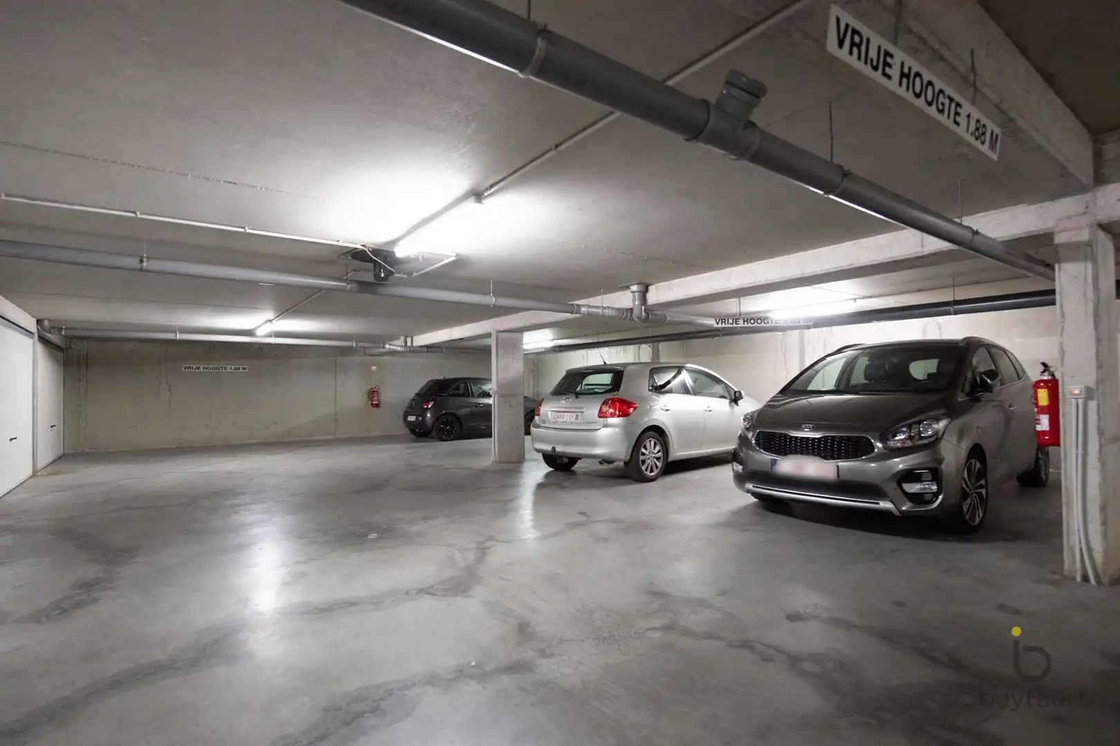 Ruim appartement met vooraan en achteraan terrassen en parking op een pleintje. foto 28