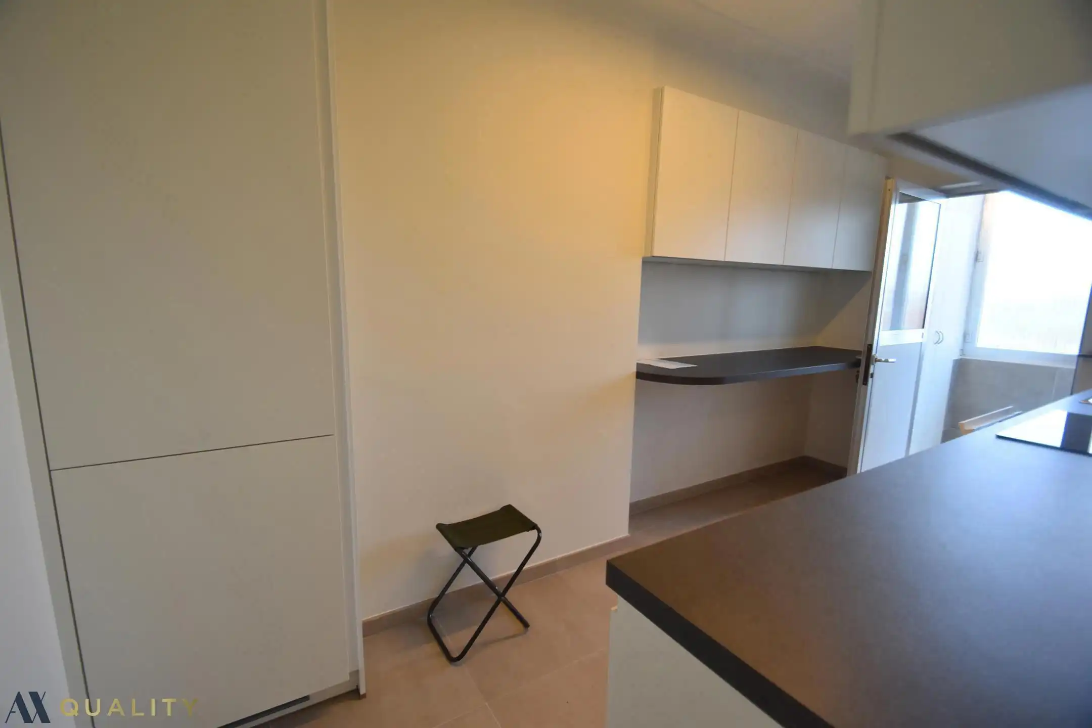 Gerenoveerd 2-slaapkamerappartement met terras (6,5 m²) en balkon,  bergzolder, autostaanplaats en private berging 6,5 m² en 16 m² foto 6