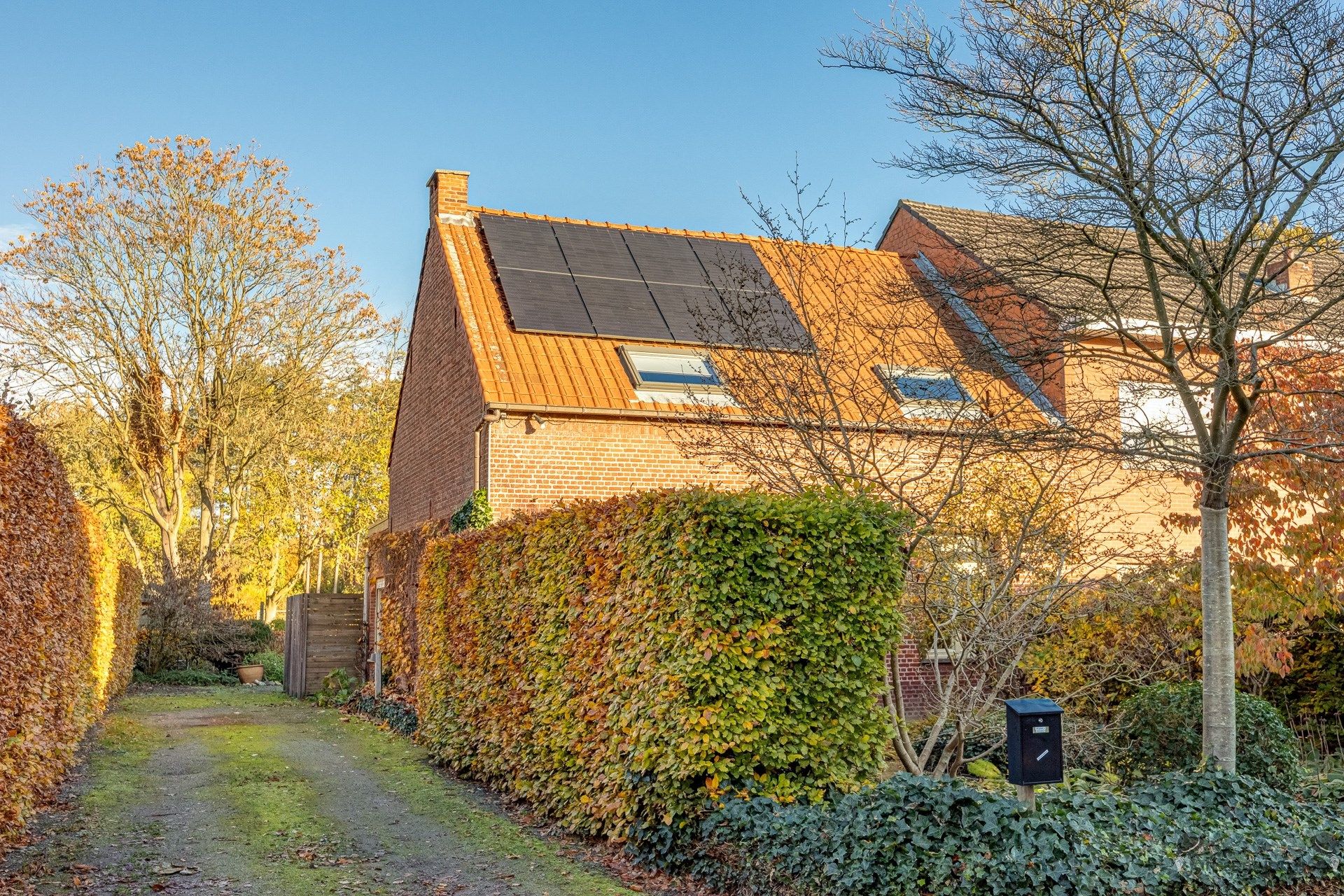 Charmante halfopen woning met 3 slaapkamers foto 22