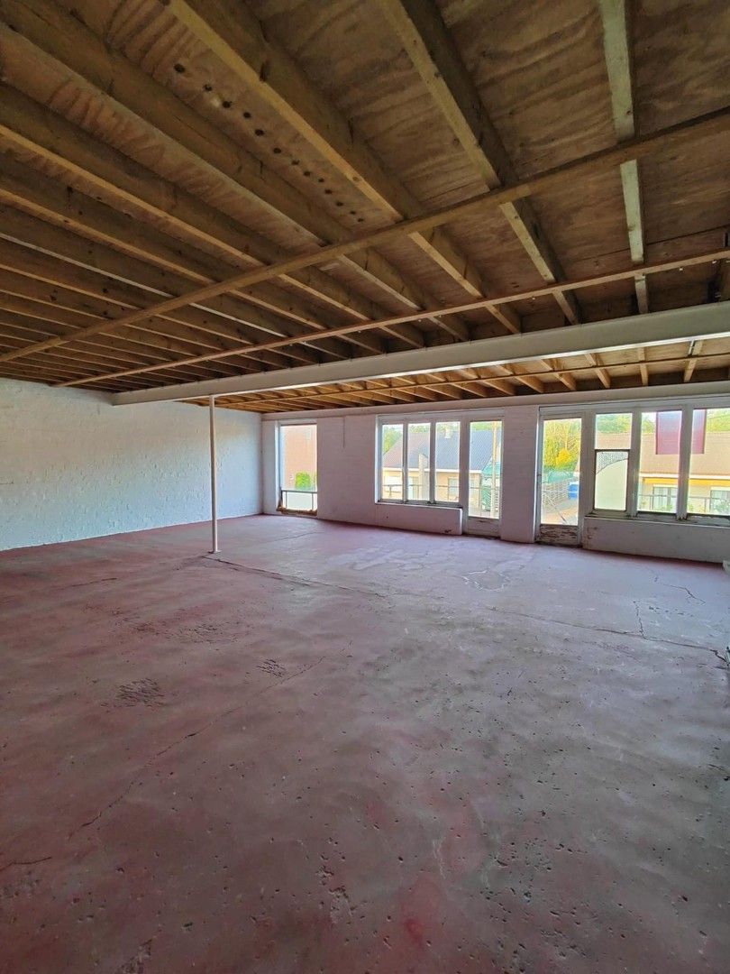 Woning met loods en voormalige showroom foto 11