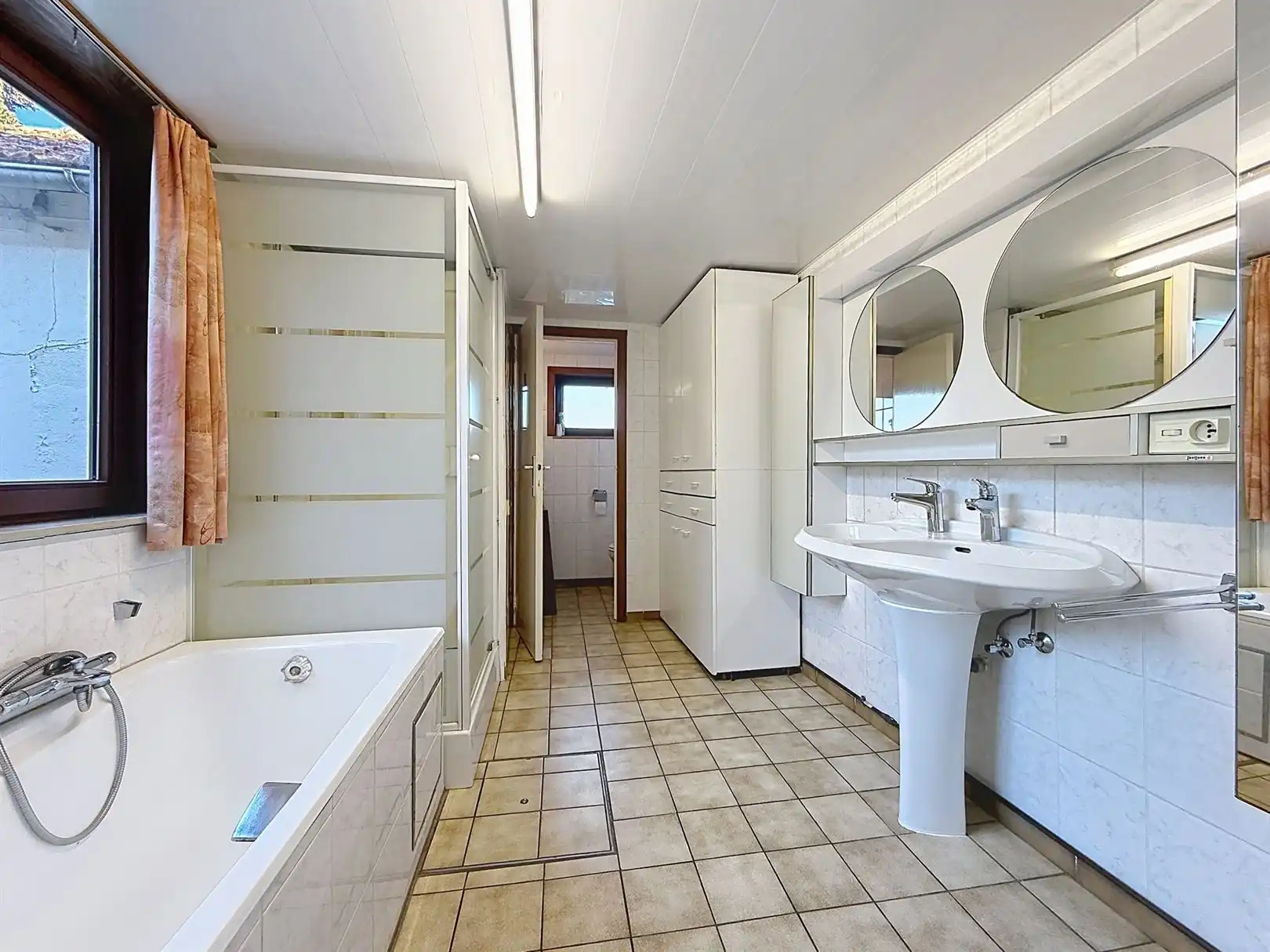 Op te frissen woning met binnenkoer, tuin, 3 slpks foto 43