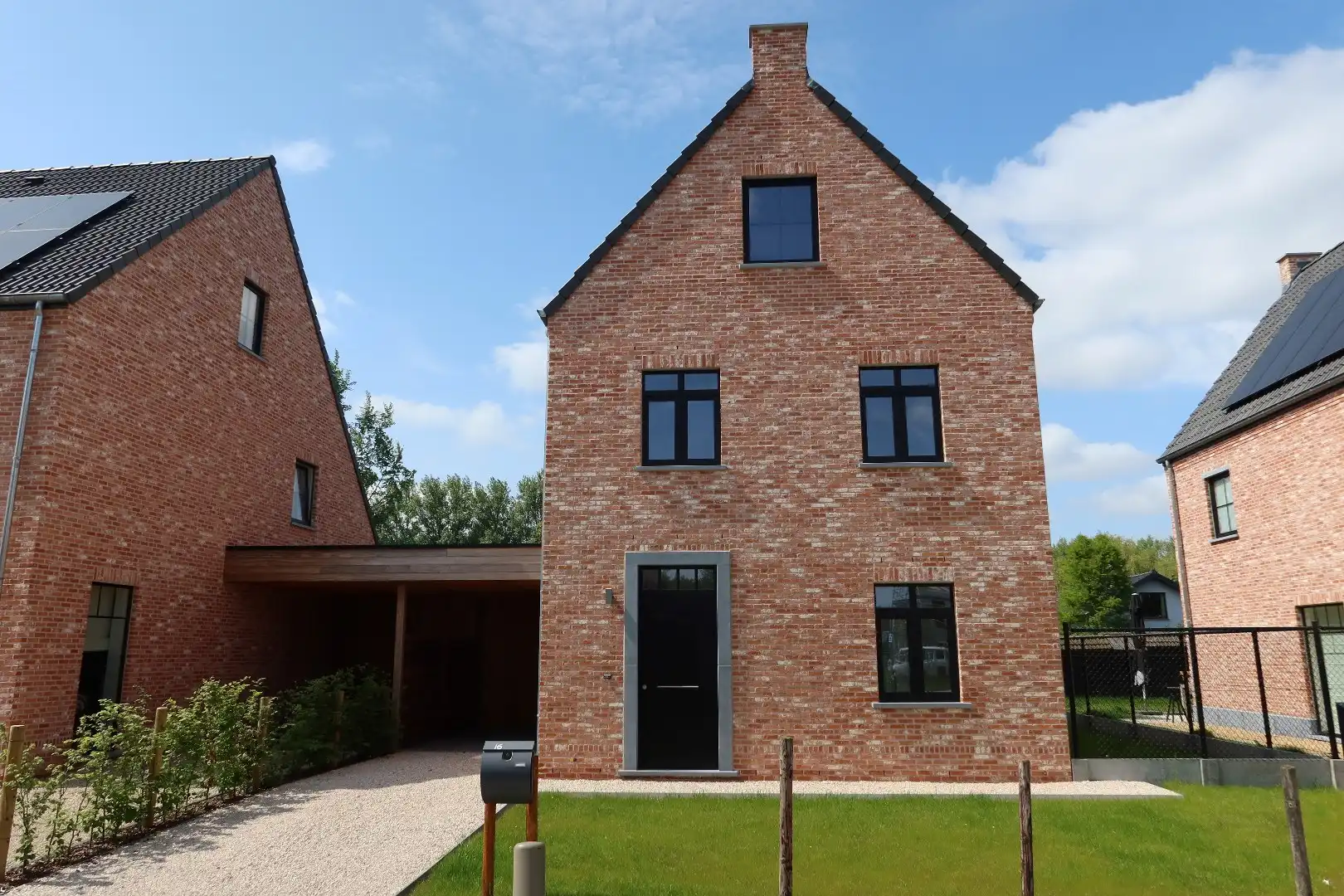 Recente pastorijwoning met 3 slk, carport en tuin foto 26