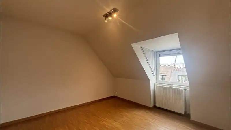 Prachtig Dakappartement met 2 slaapkamers en TERRAS te koop in Roeselare foto 8
