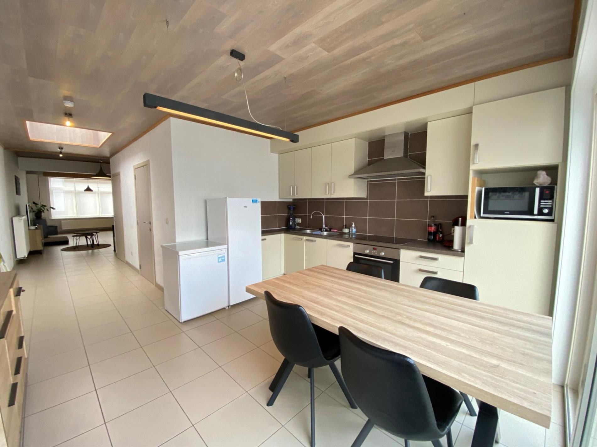 KNUSSE INSTAPKLARE RIJWONING MET TERRAS IN HET HARTJE VAN AARSELE foto 3